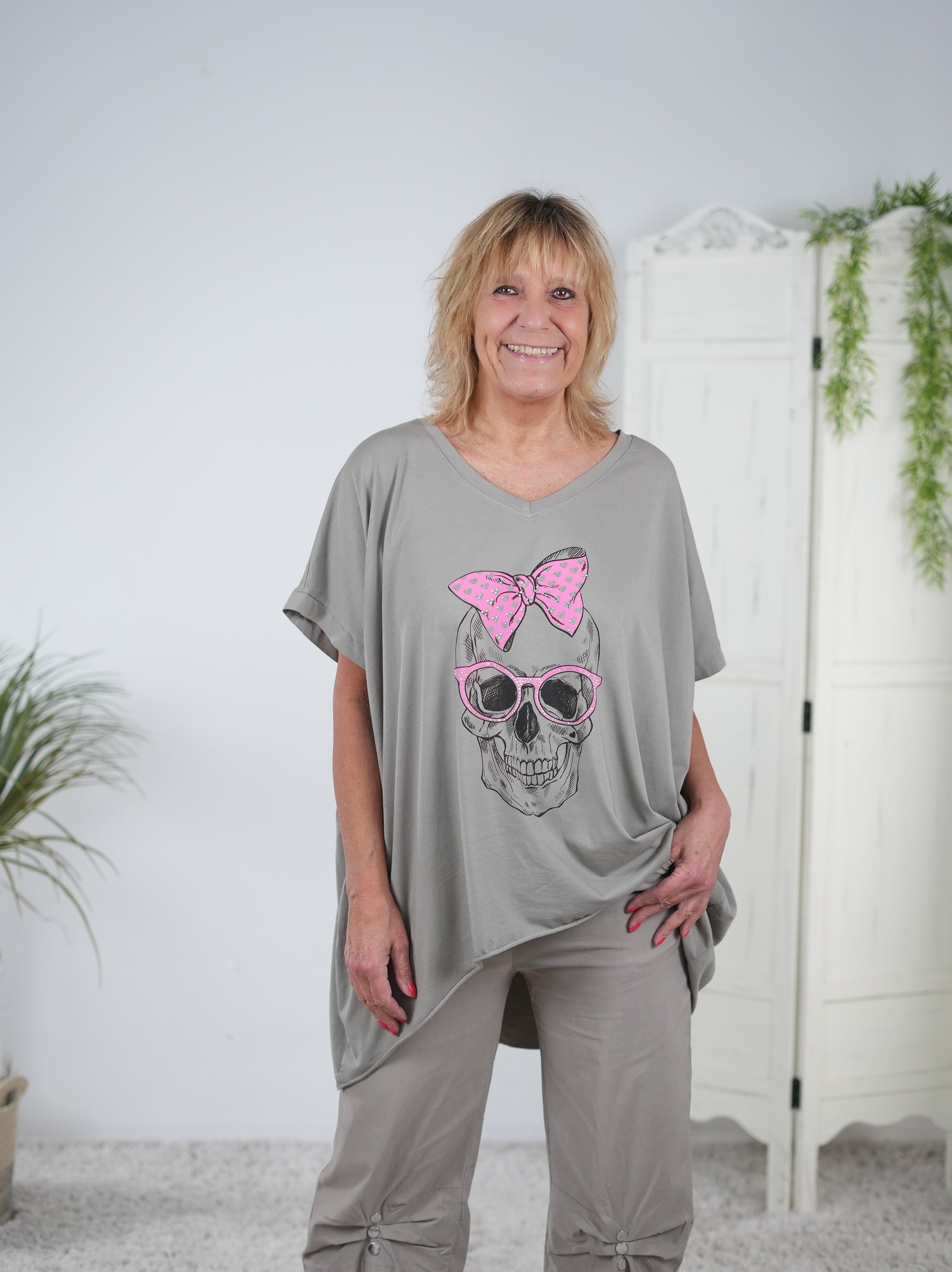 oversize Shirt mit Skull Print und Strasssteinen Taupe