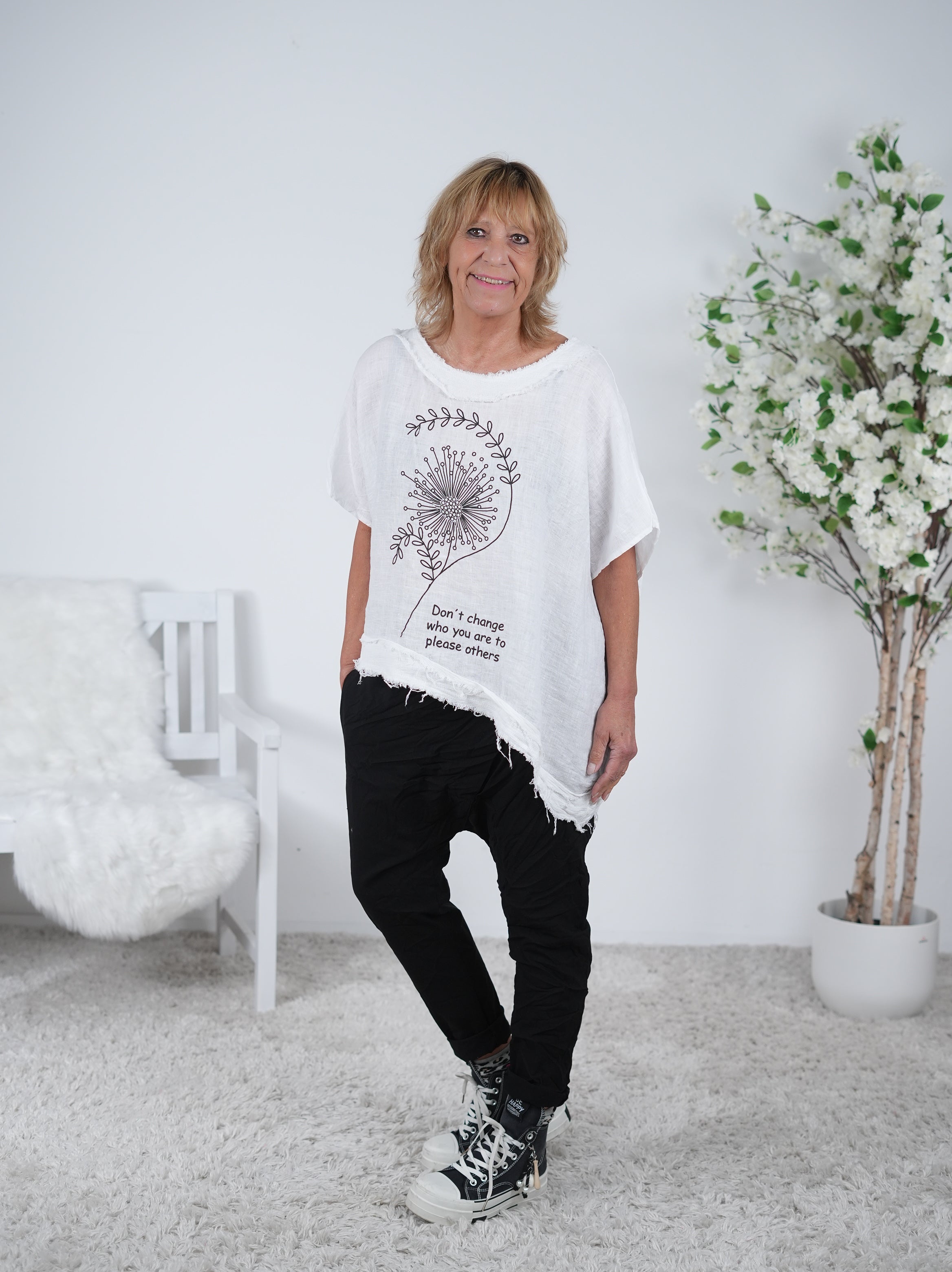 Asymmetrisch geschnittenes Leinen Shirt mit Fransen am Abschluss