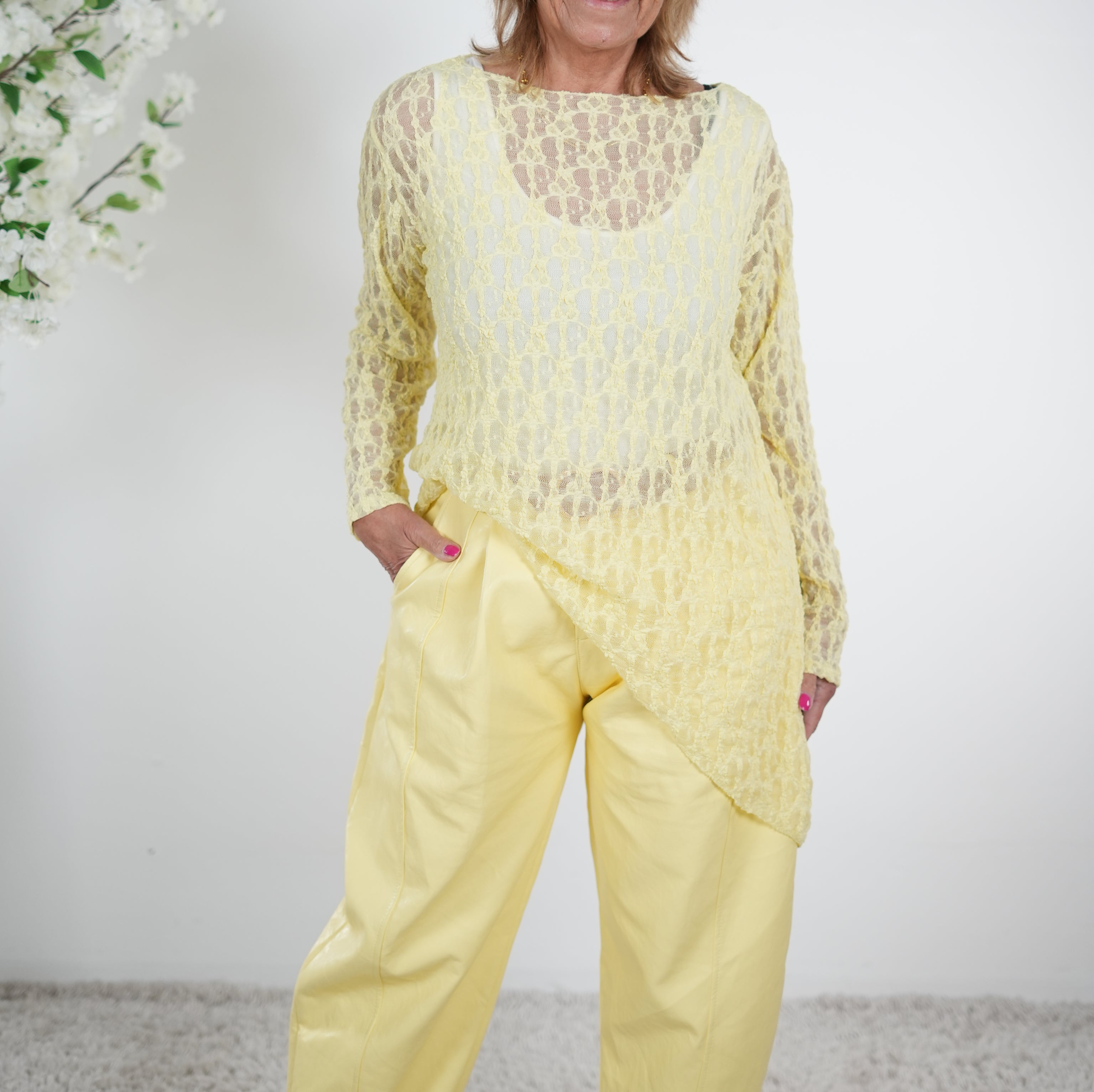 Asymmetrisch geschnittenes Unterzieh Top aus Spitze One Size (ca Größe 38-44) Gelb