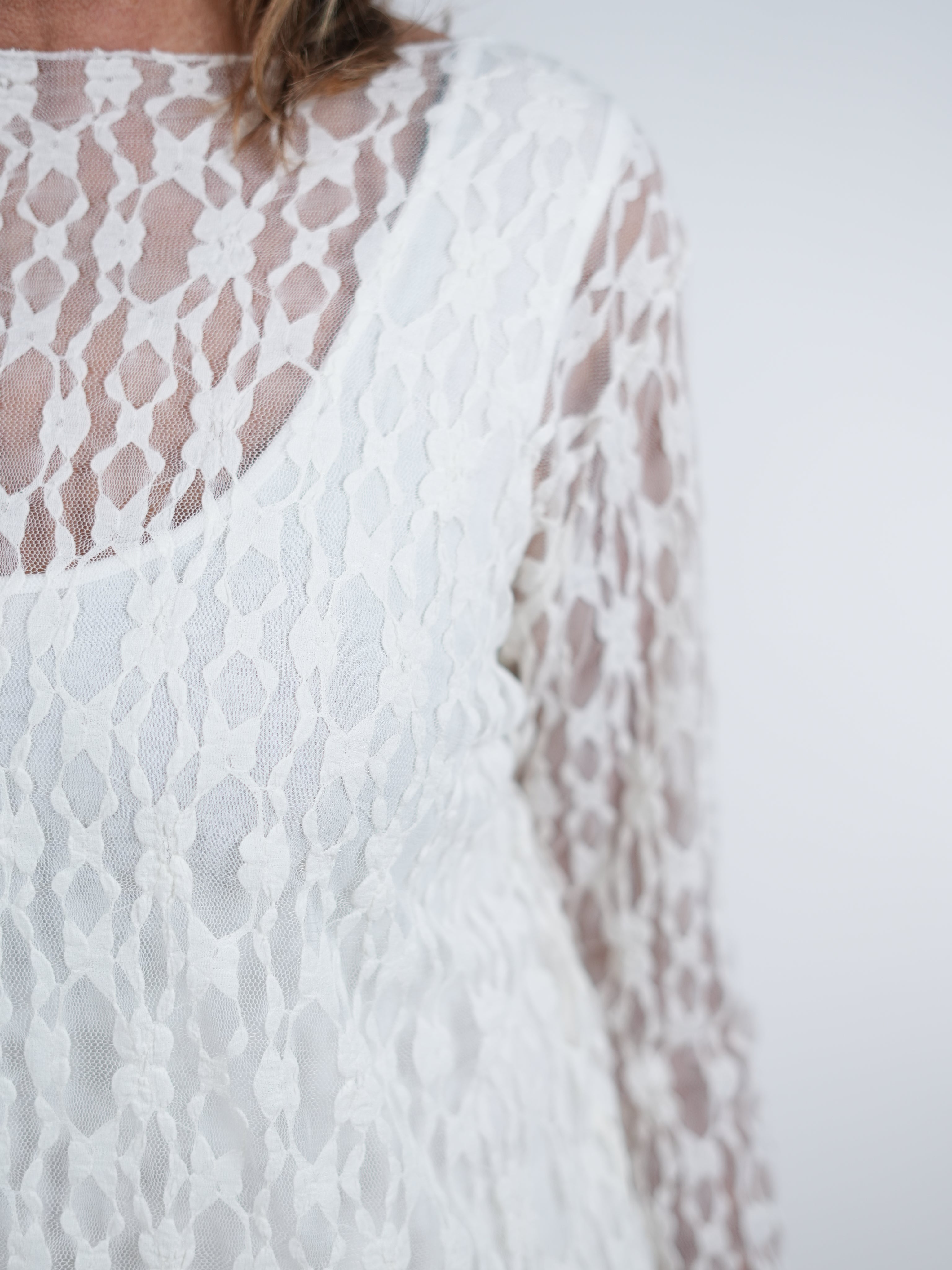 Asymmetrisch geschnittenes Unterzieh Top aus Spitze