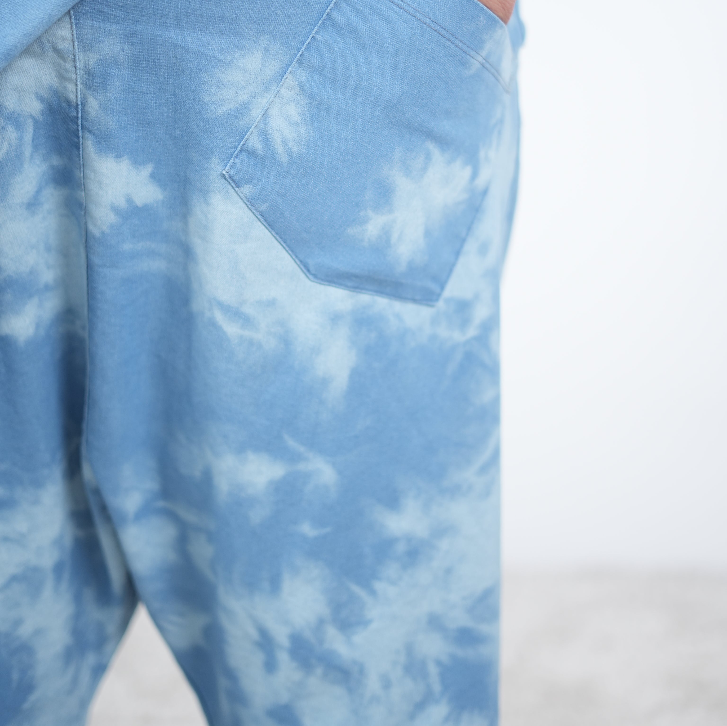 ausgefallene Haremshose im Batik Look