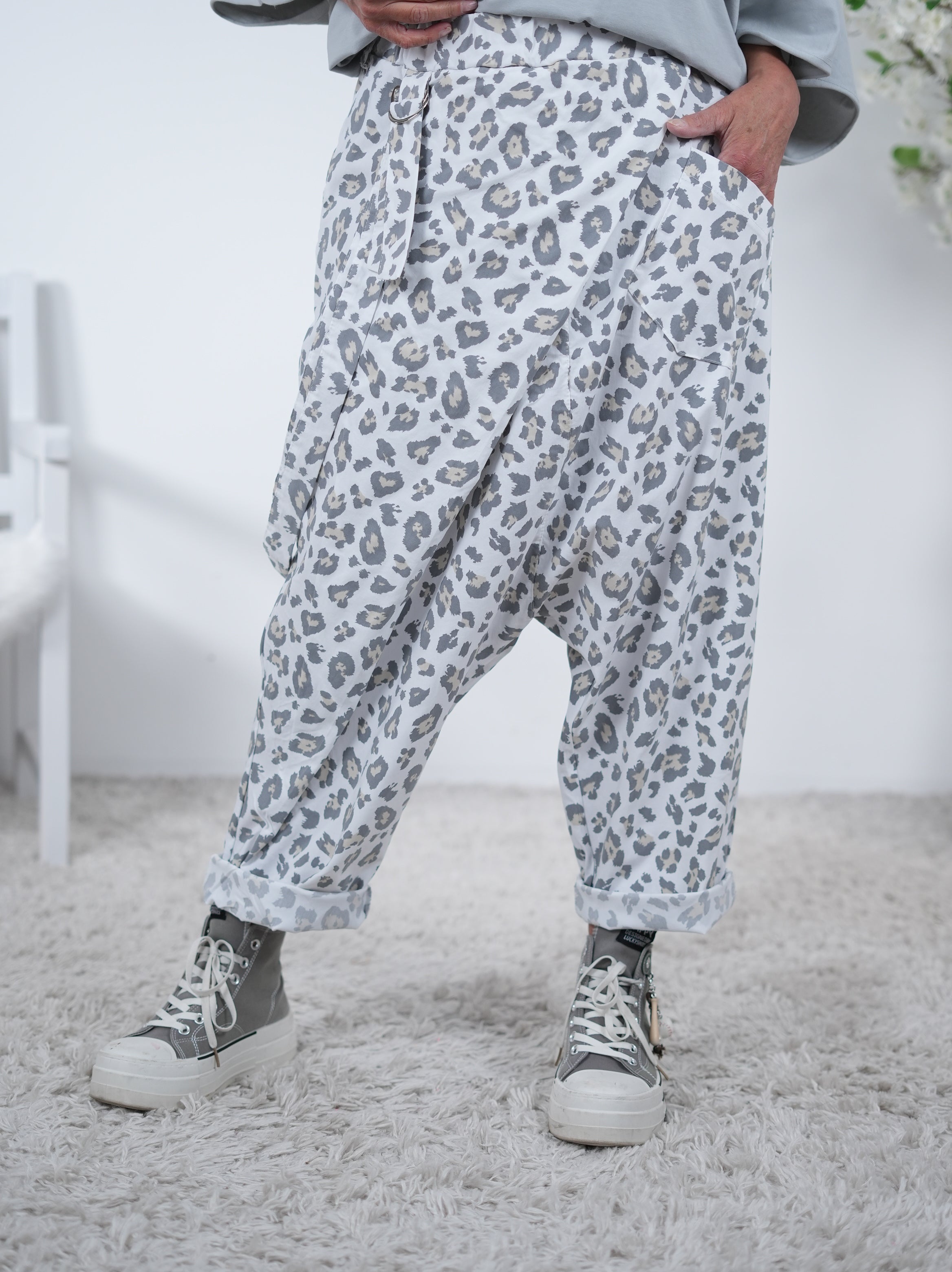 Ausgefallene Haremshose im Leo Look Einheitsgröße (ca Gr. 40 42-46) Weiß