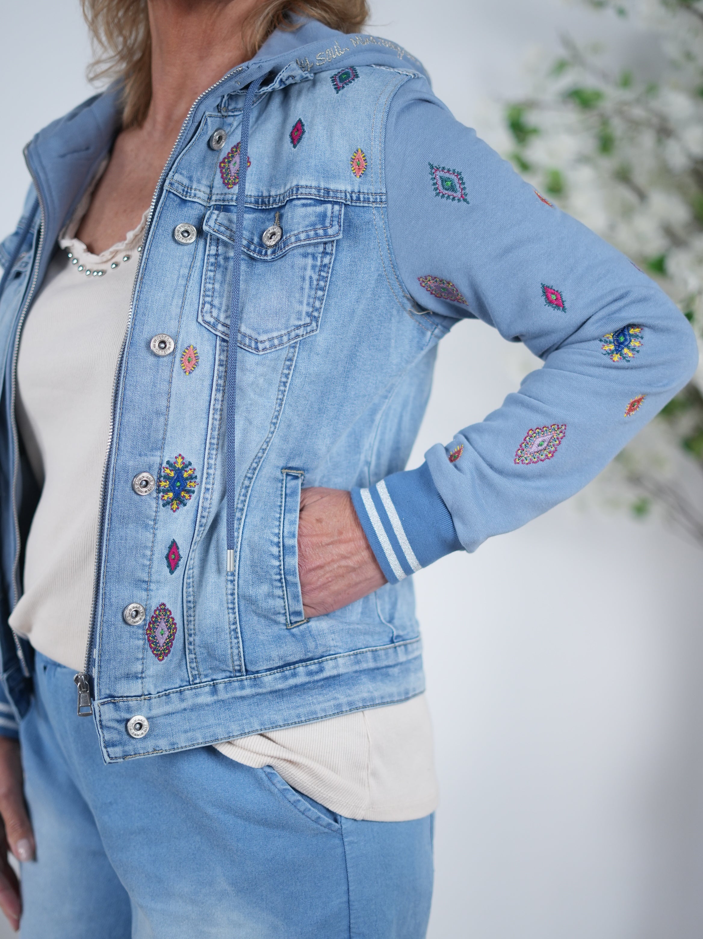 ausgefallene Jeans Jacke mit Sweaty Ärmeln