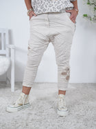 Baggy mit Häkeleinsatz am Beinabschluss