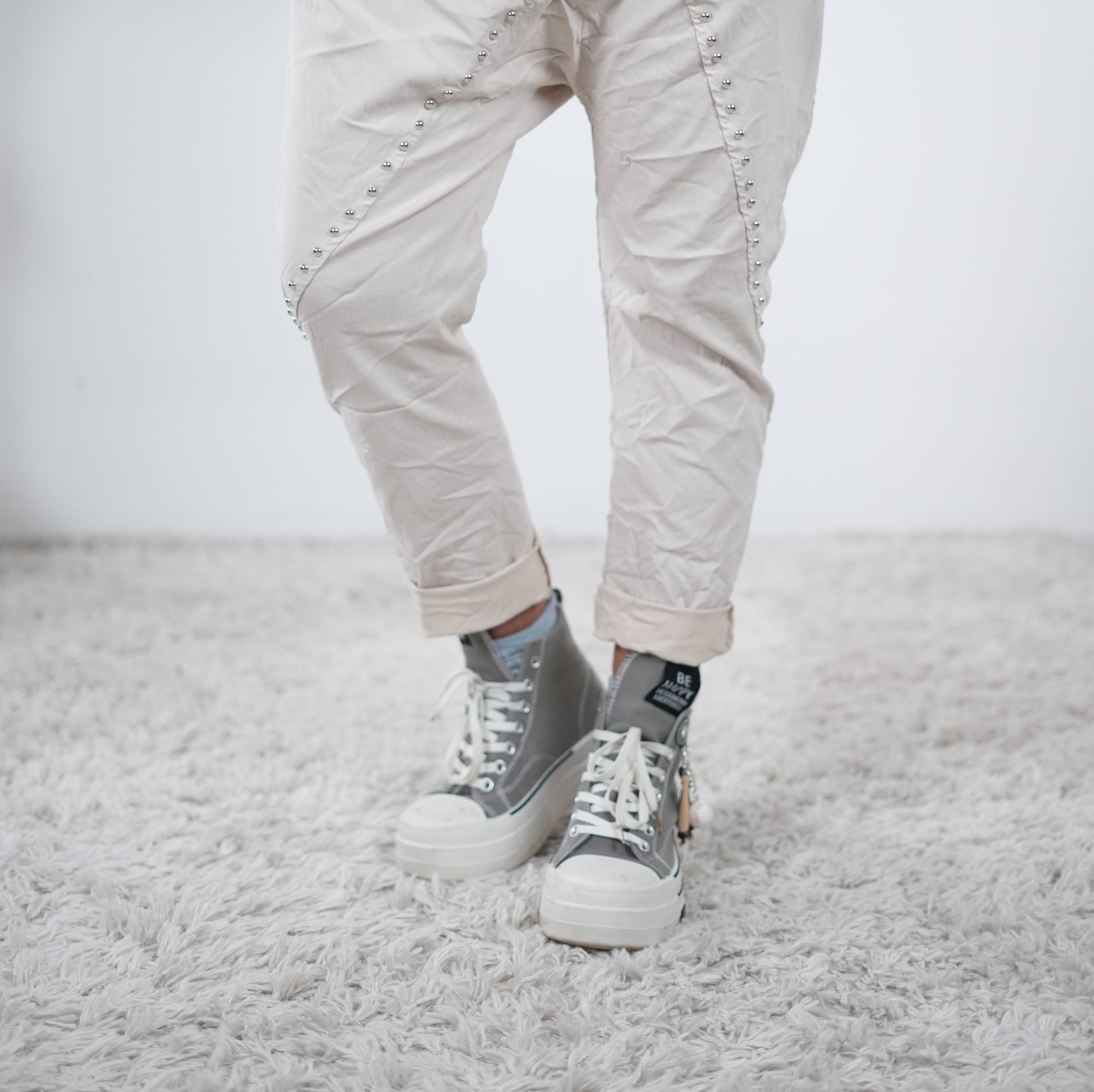 Baggy mit Nieten verziert One Size (ca Gr. 40-44) Beige
