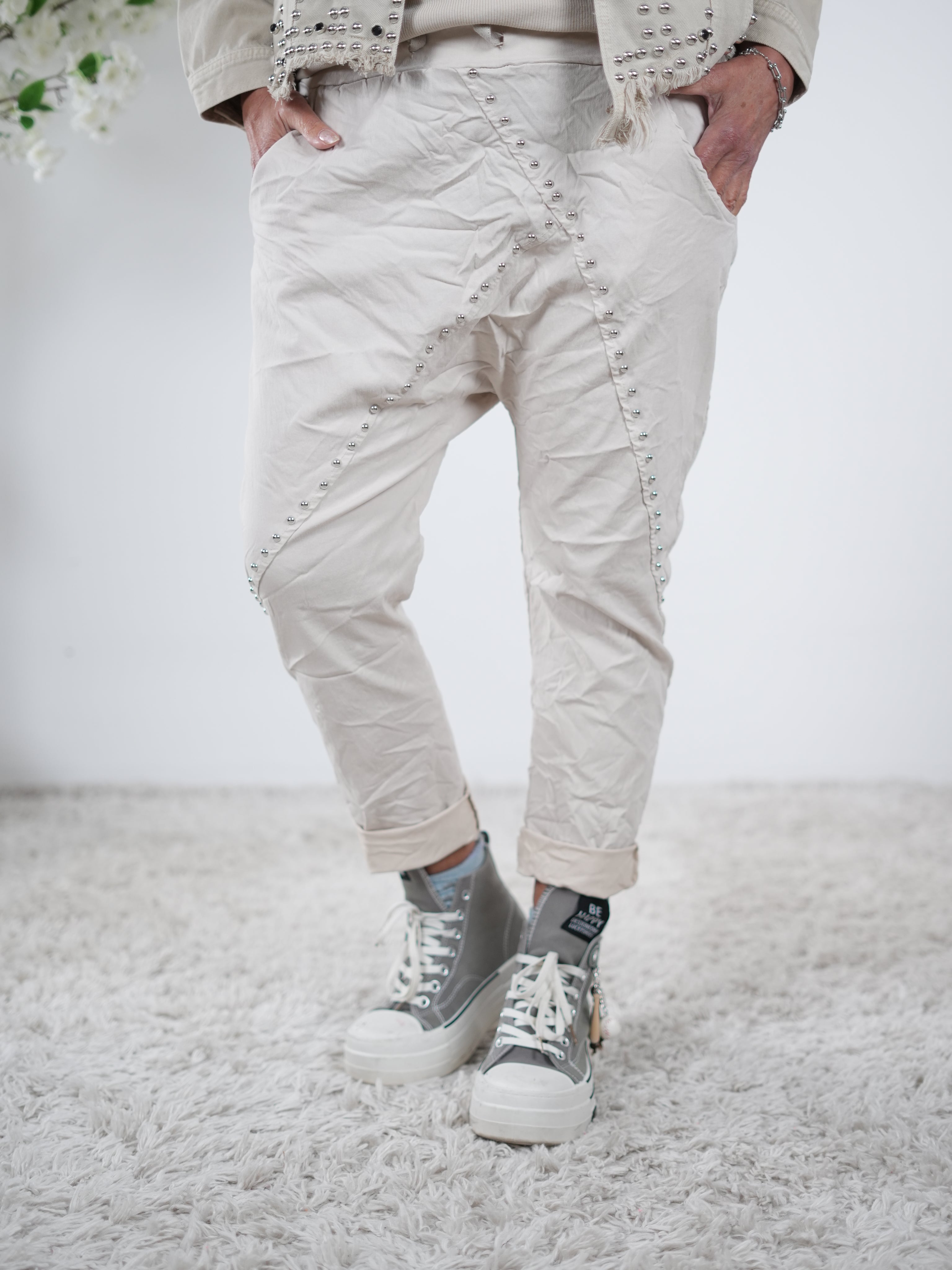 Baggy mit Nieten verziert One Size (ca Gr. 40-44) Beige