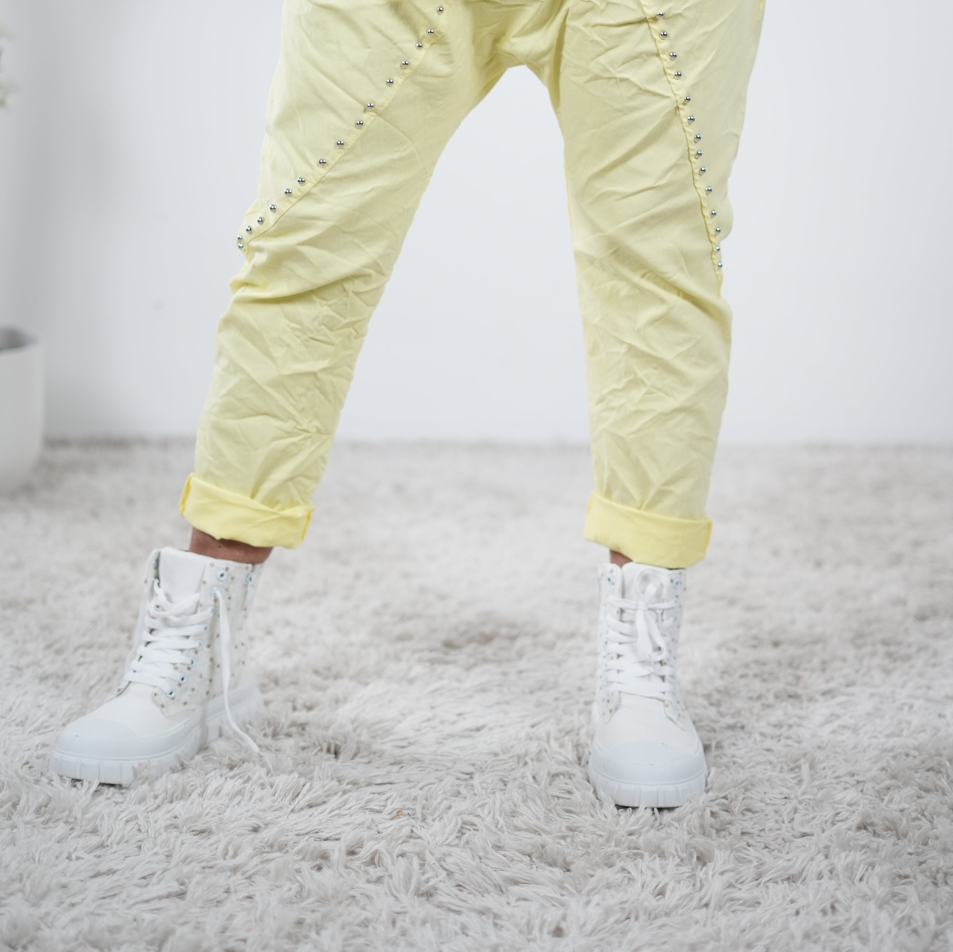 Baggy mit Nieten verziert One Size (ca Gr. 40-44) Gelb