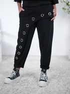 Baggy mit Ösen verziert