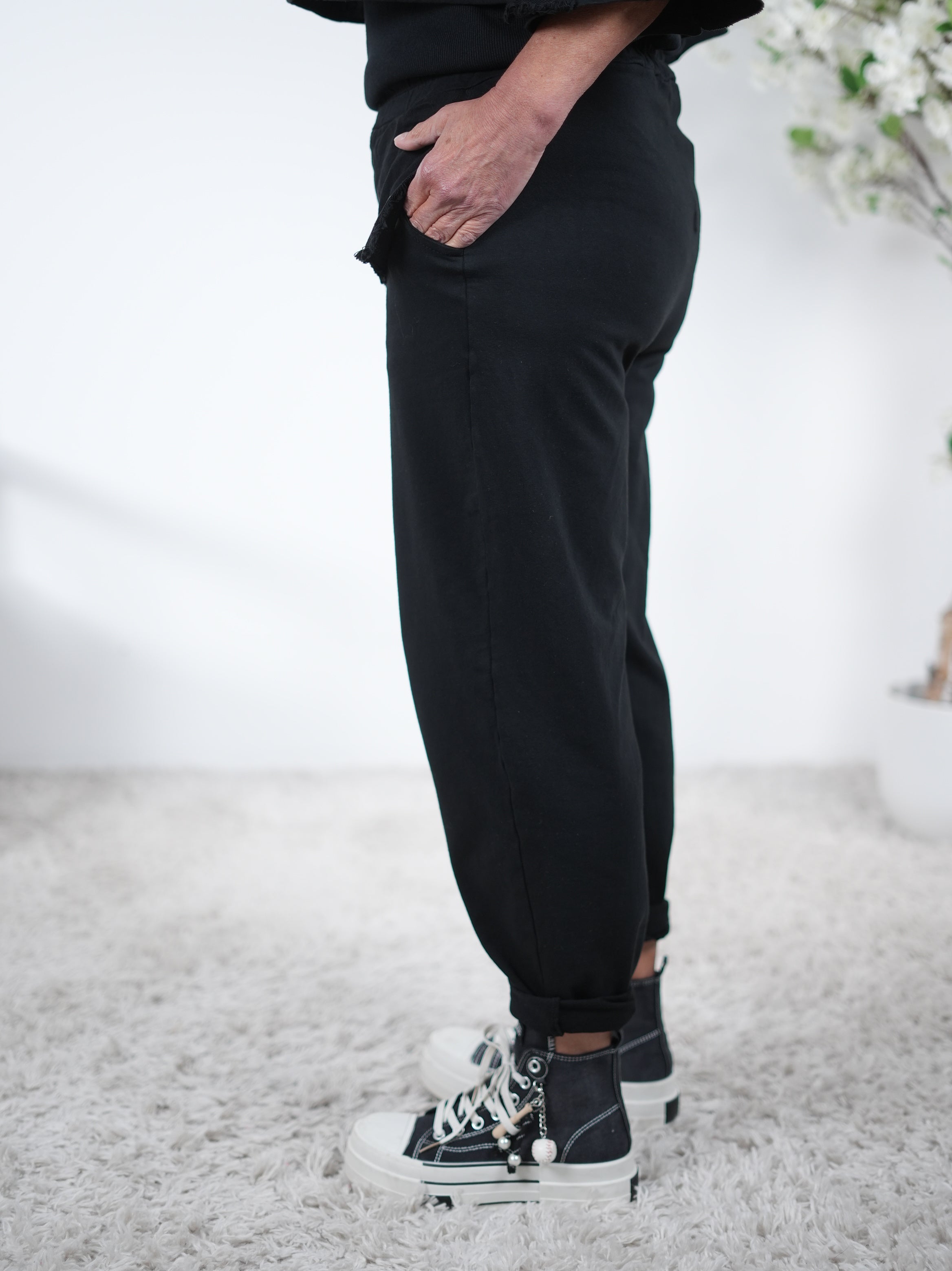 Baggy mit Ösen verziert