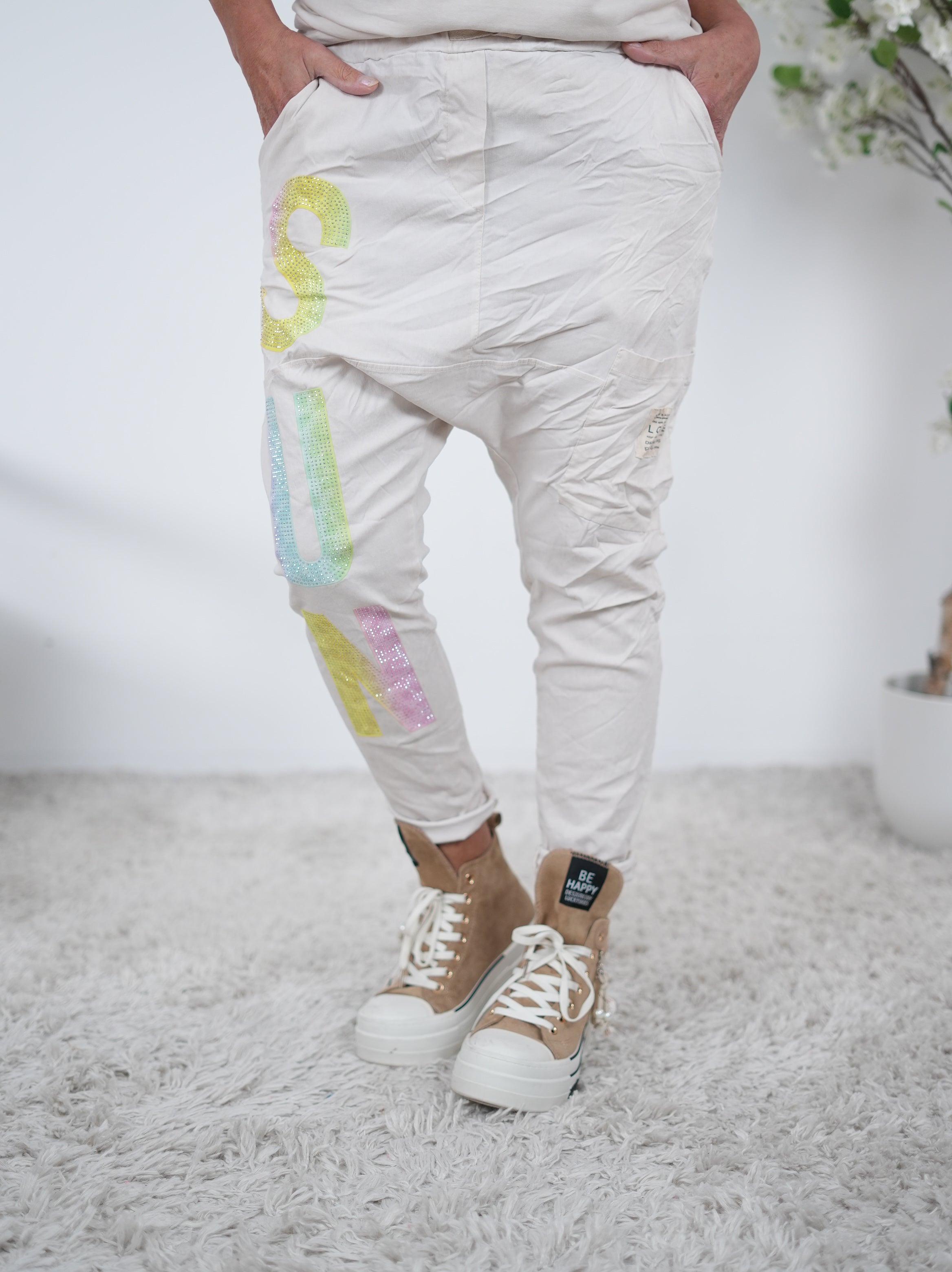 Baggy mit "Sun" Schriftzug