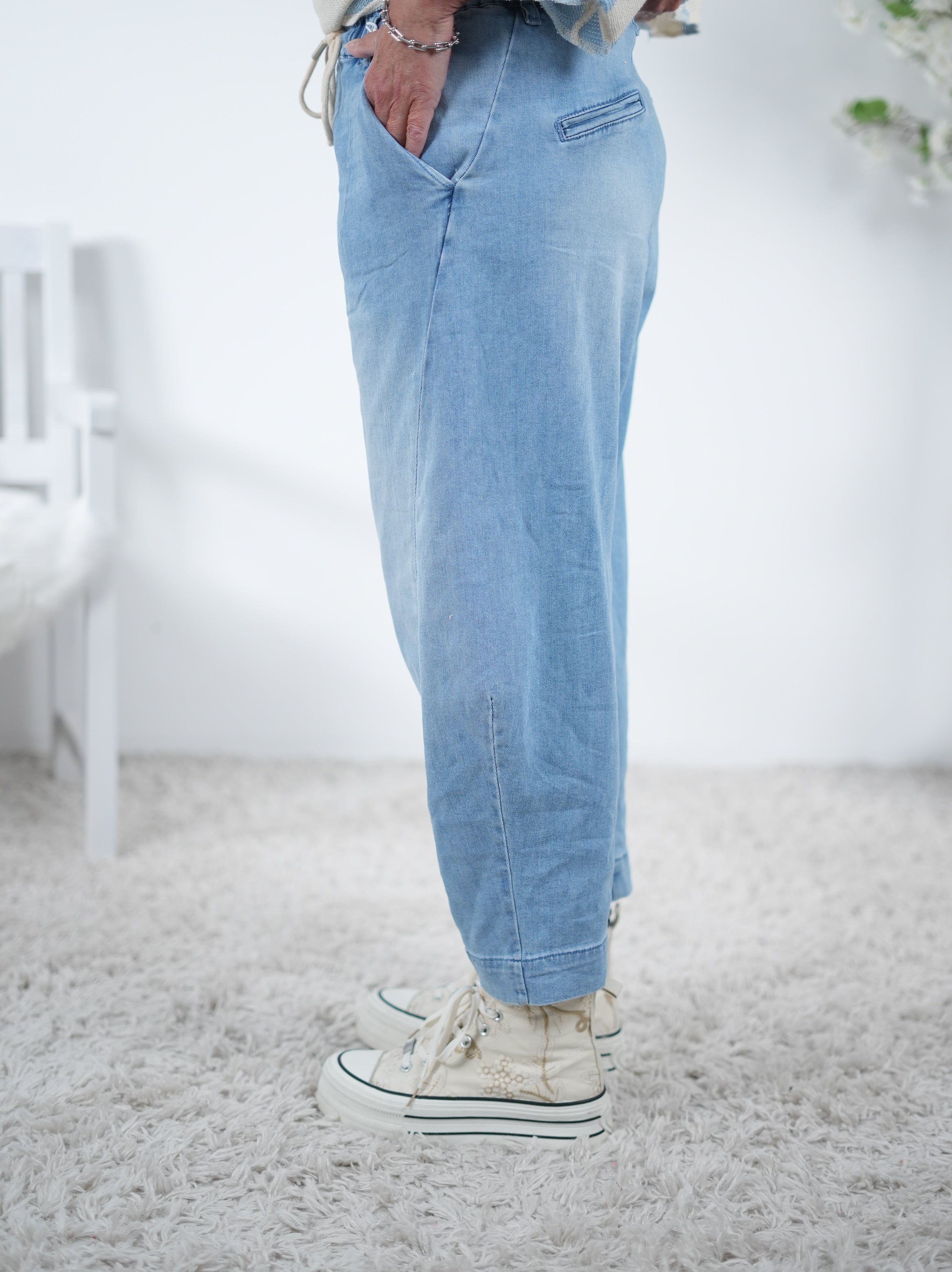 Barrel Jeans mit elastischem Bündchen