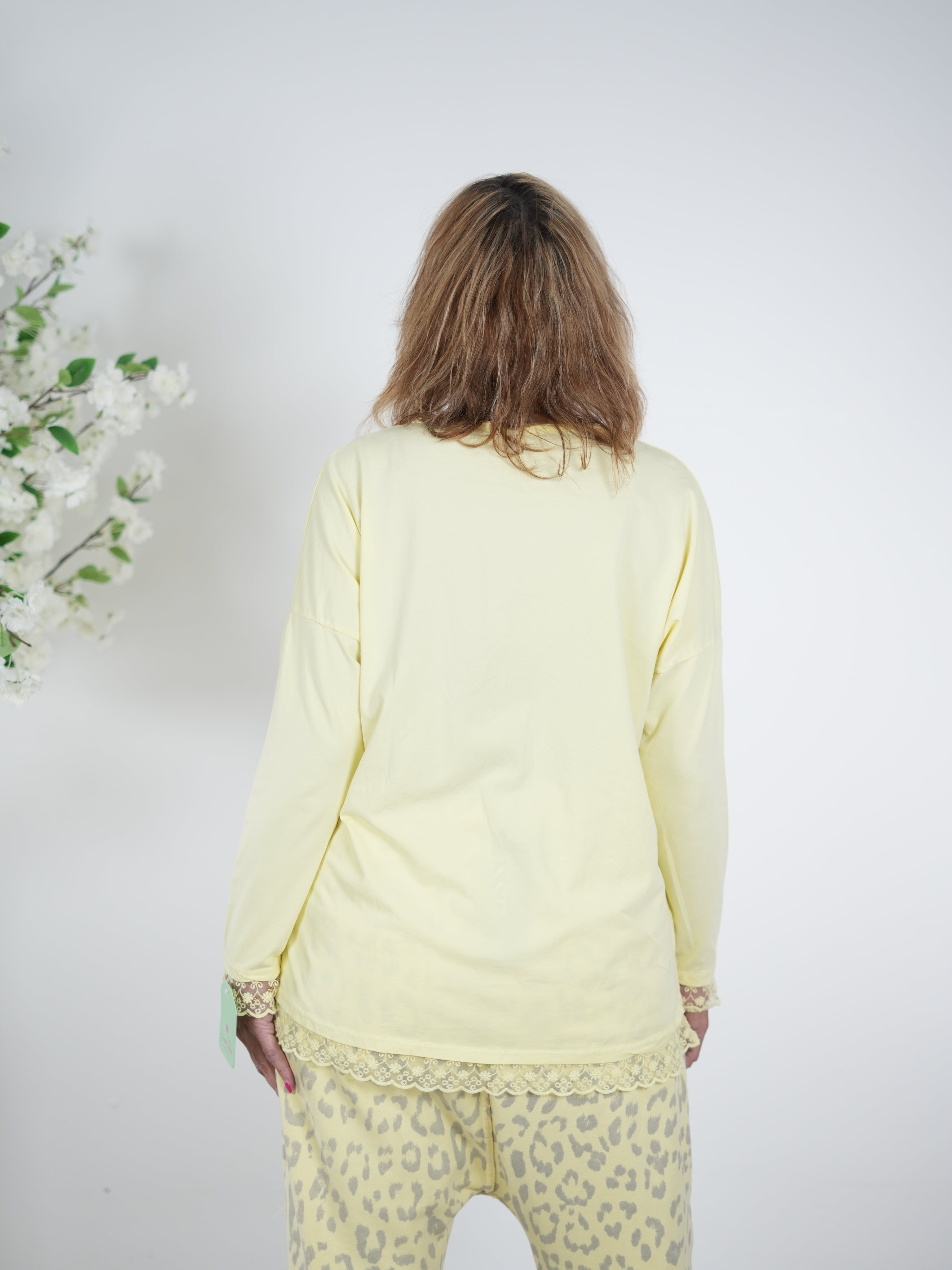 Basic Shirt mit Rundhalsausschnitt und Spitze am Abschluss