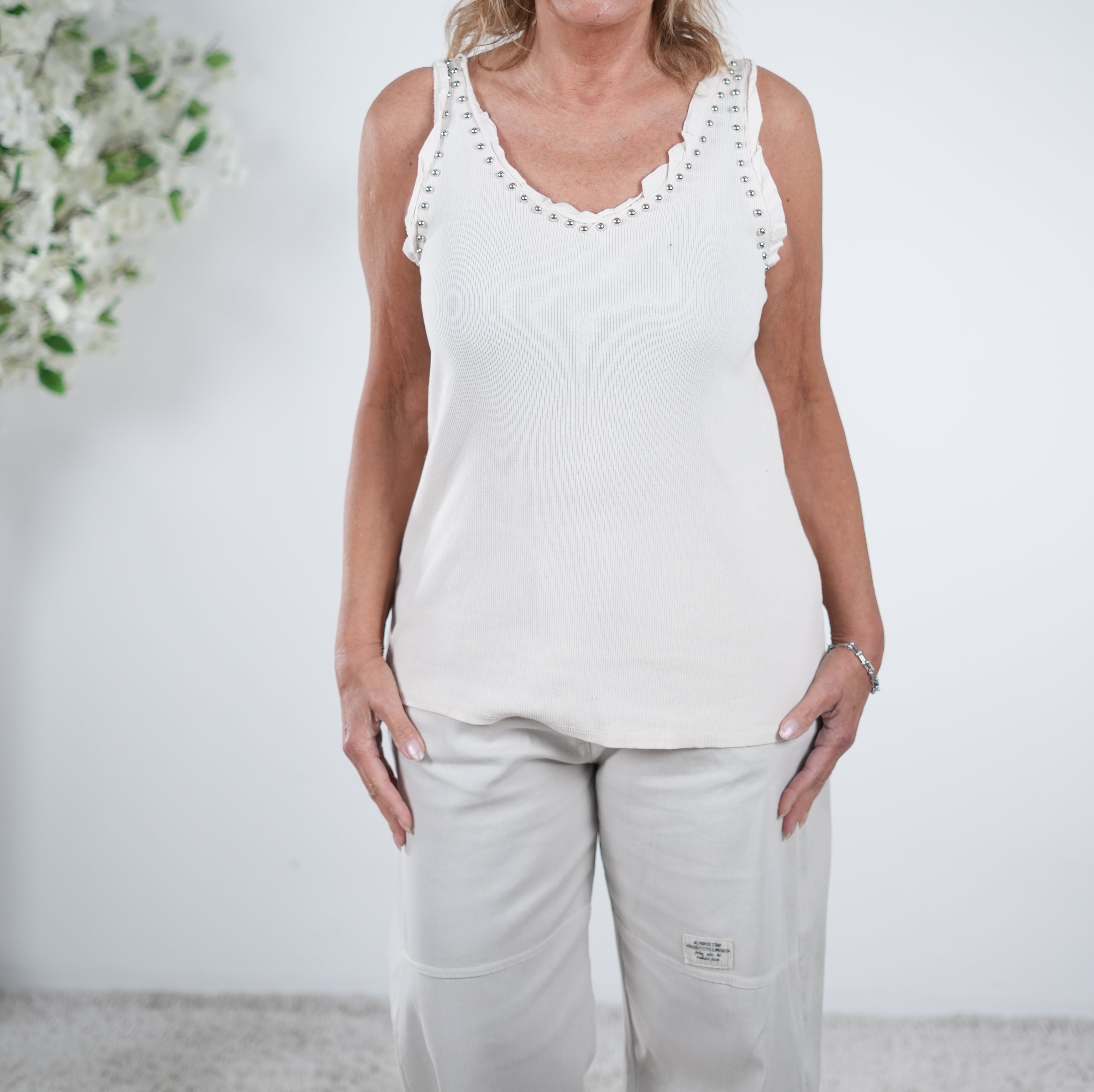 Basic Top mit Nieten verziert One Size (ca Gr. 40-44) Vanille