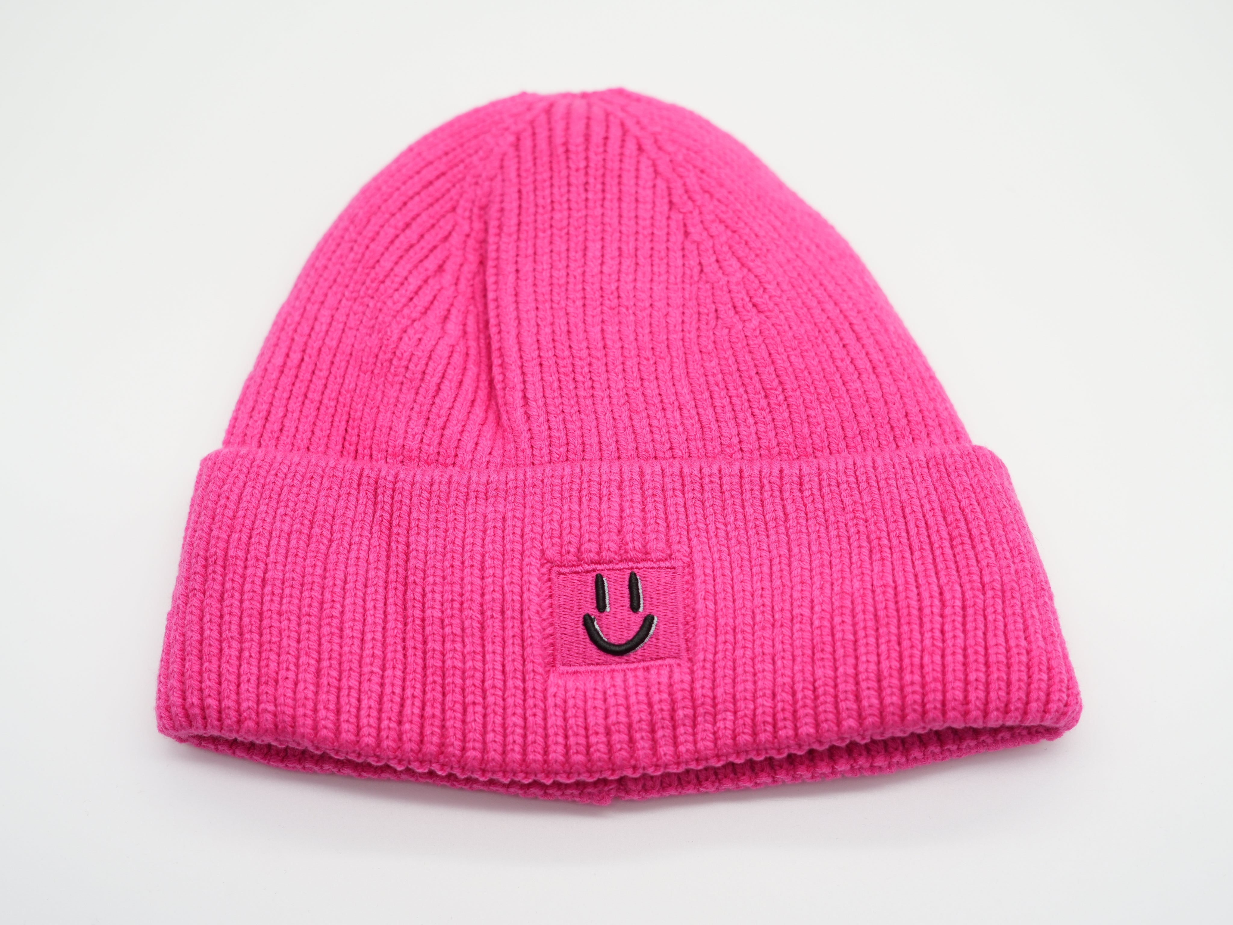 Pinke Damen Beanie aus Rippstrick mit gesticktem Smiley-Patch, modische Wintermütze