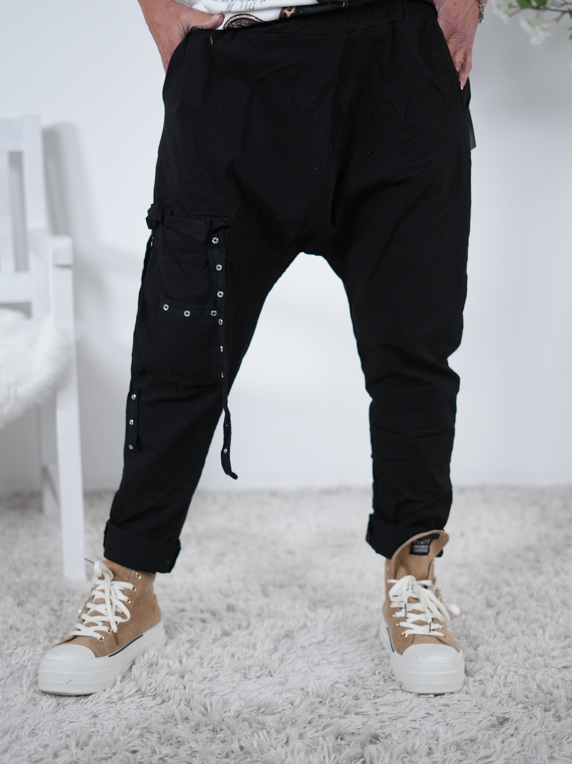 Bequeme Baggy mit aufgesetzter Tasche One Size (ca Gr. 40-44) Schwarz