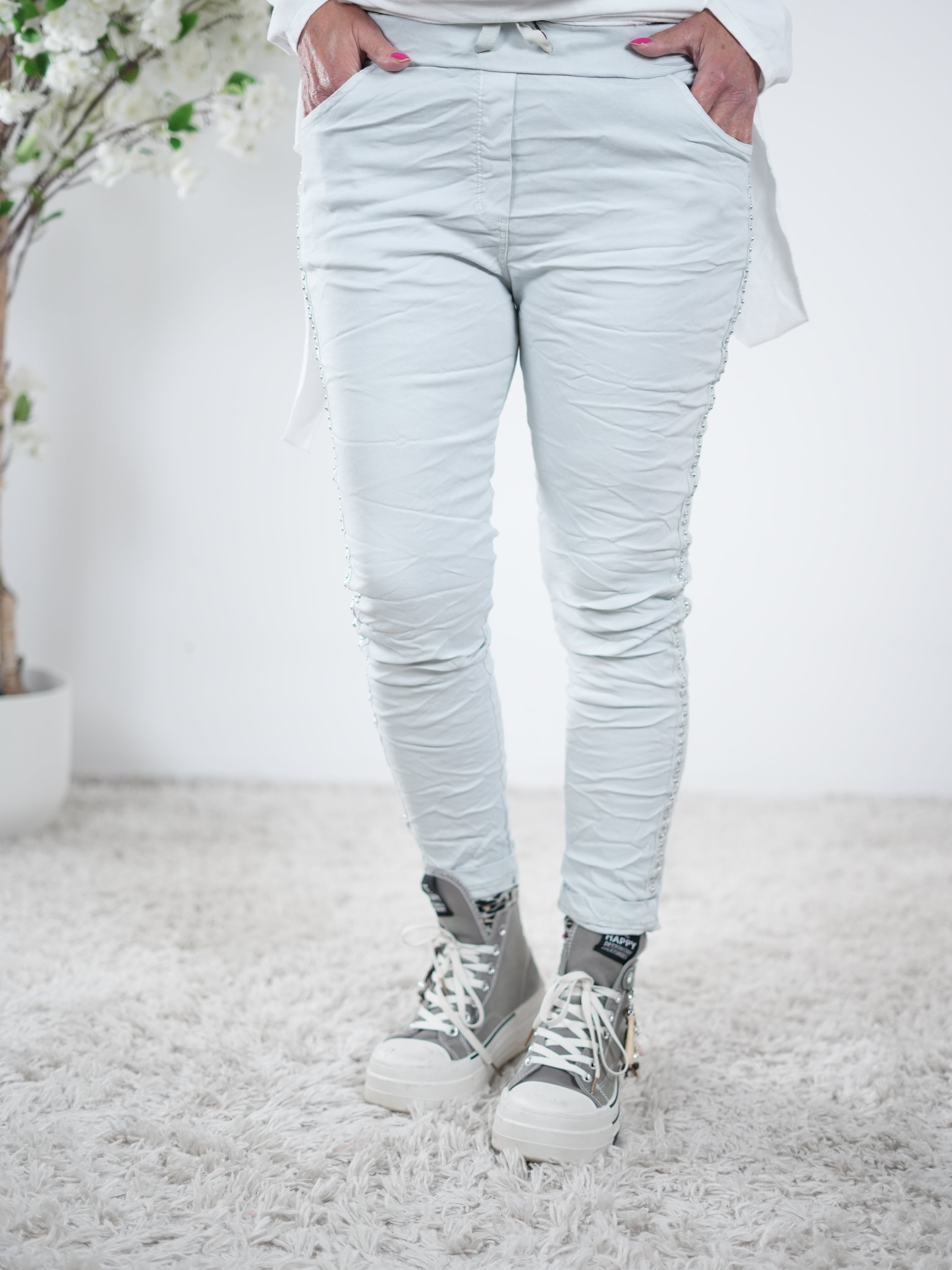 bequeme Jogpant mit Nieten verziert One Size (ca Gr. 38-42 44) Grau