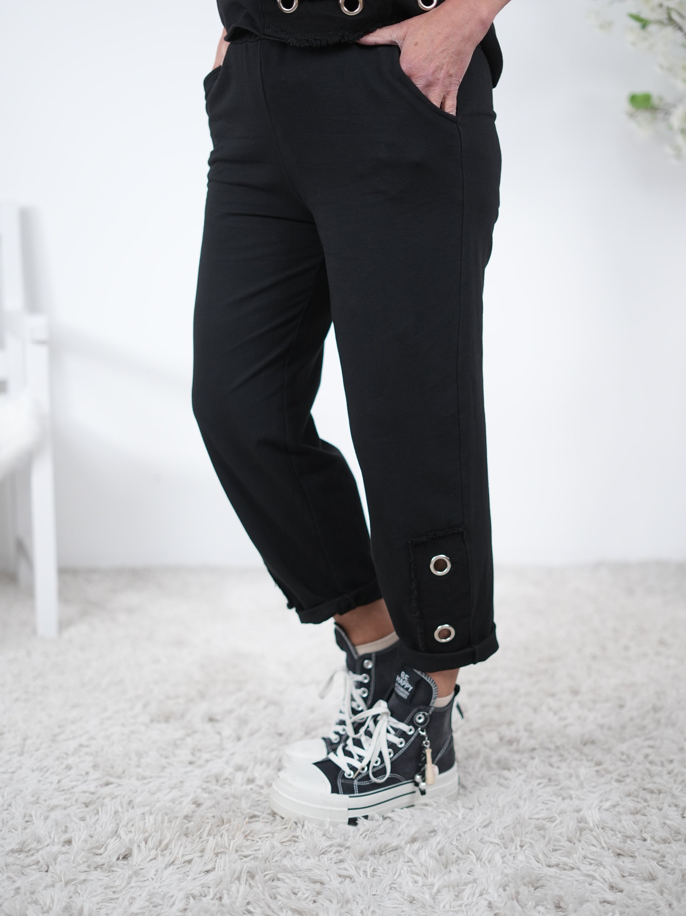 bequeme Jogpant mit Ösen Einheitsgröße (ca Gr. 38-42) Schwarz