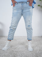 Blue Jeans mit bunten Taschen