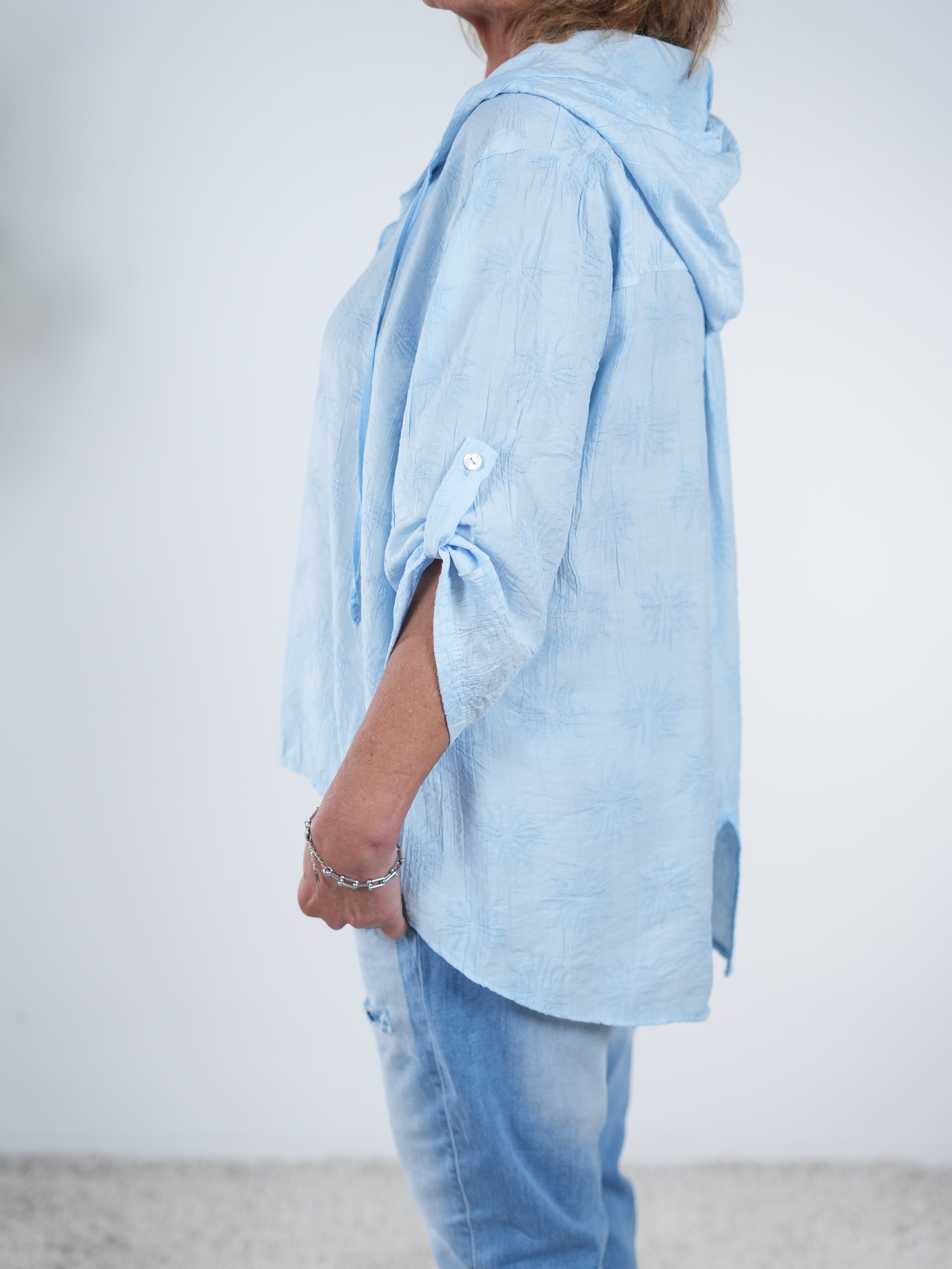 Bluse mit V-Ausschnitt und Kapuze