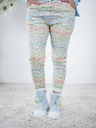 Bunte Jogpant im Leo Look