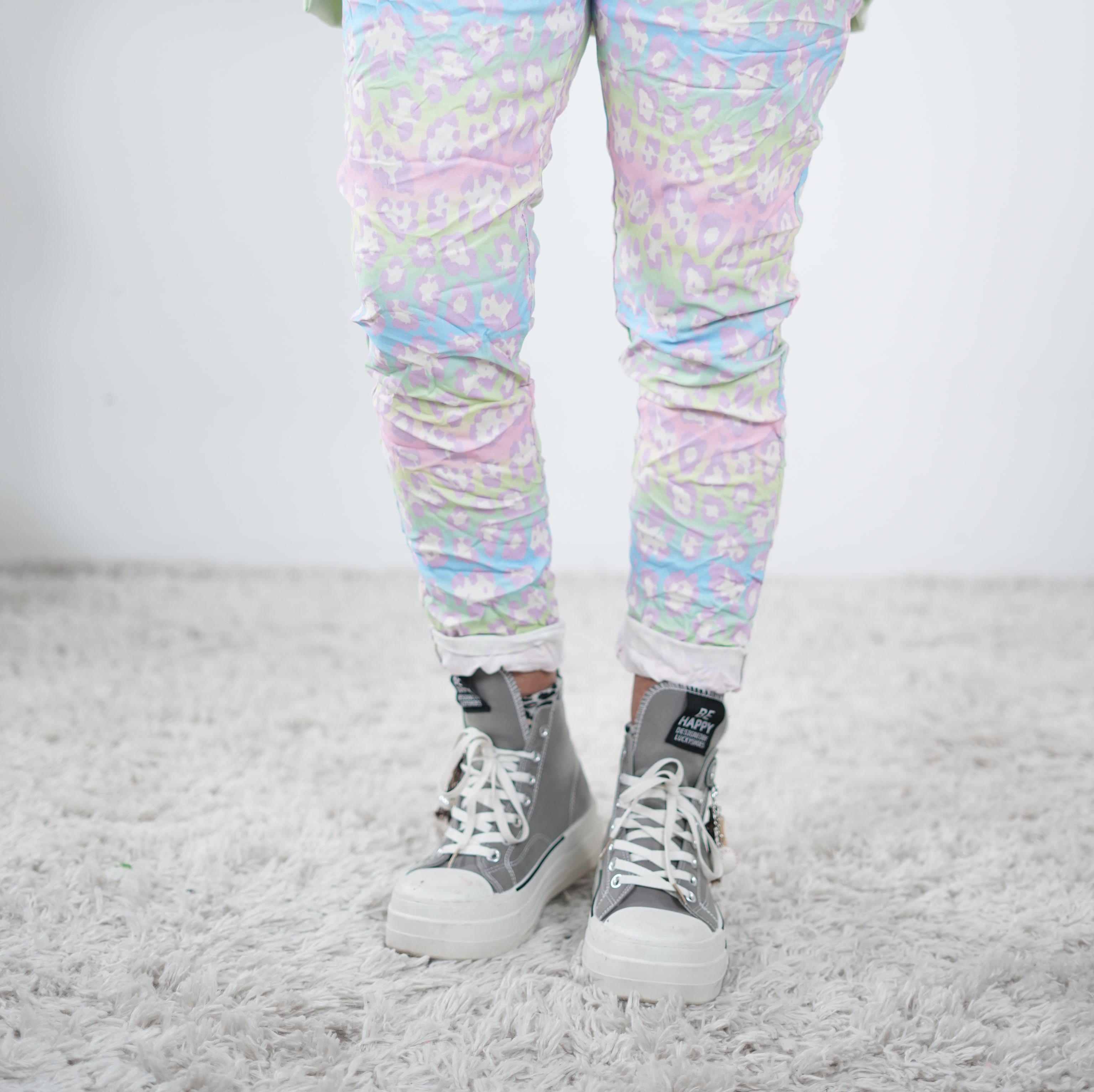 Bunte Jogpant im Leo Look One Size (ca Gr. 38-44) Pastell