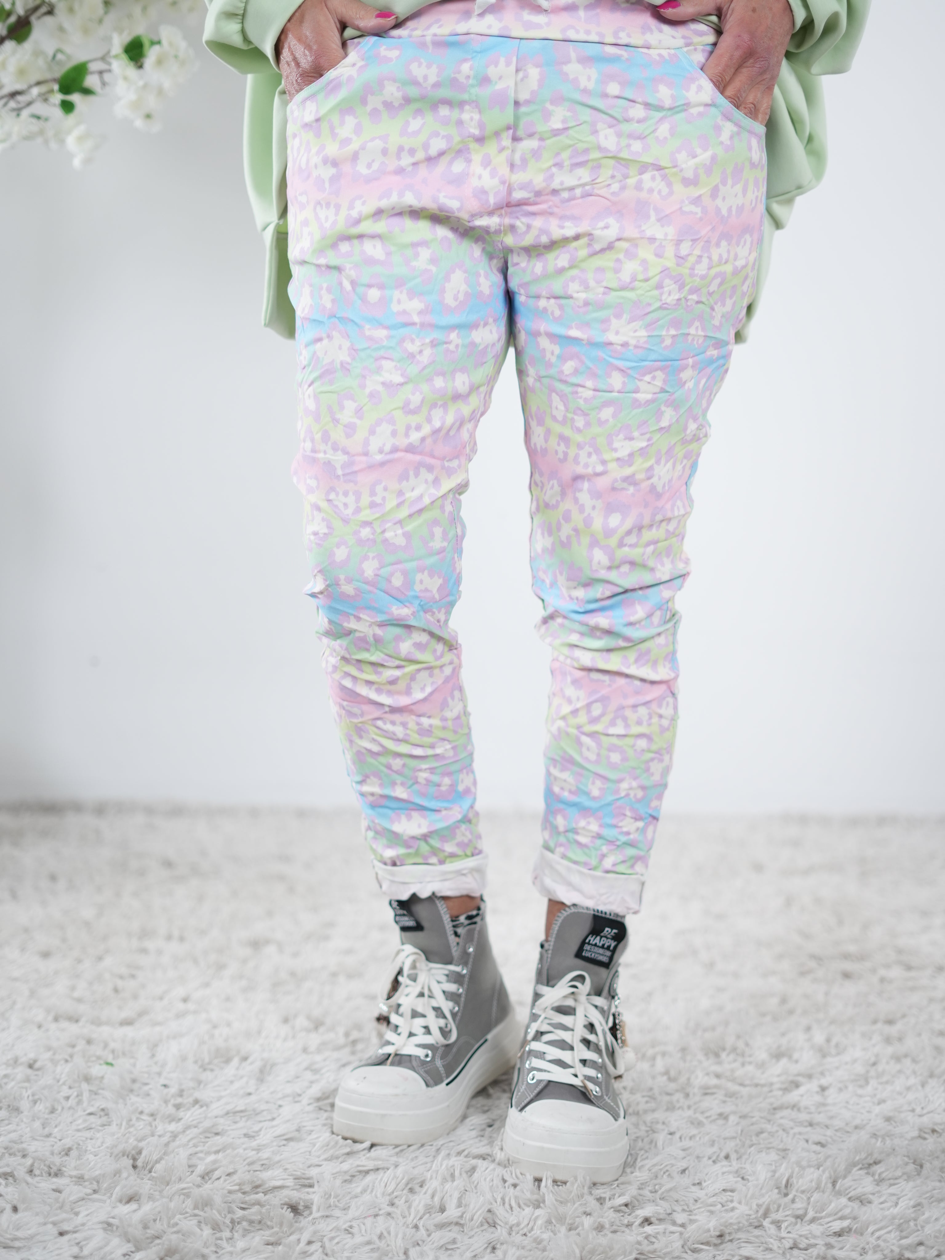 Bunte Jogpant im Leo Look One Size (ca Gr. 38-44) Pastell