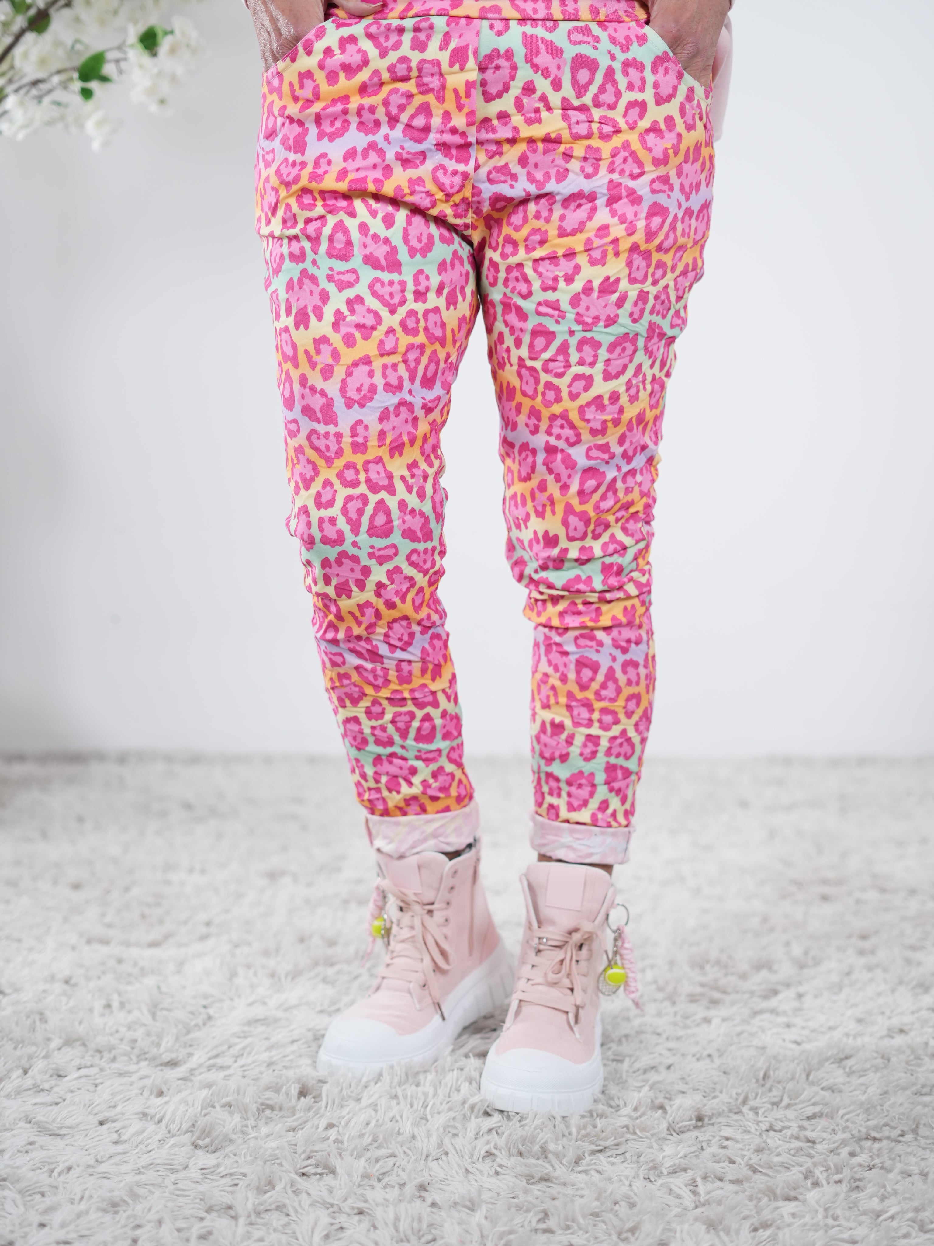 Bunte Jogpant im Leo Look One Size (ca Gr. 38-44) Pink Fuchsia