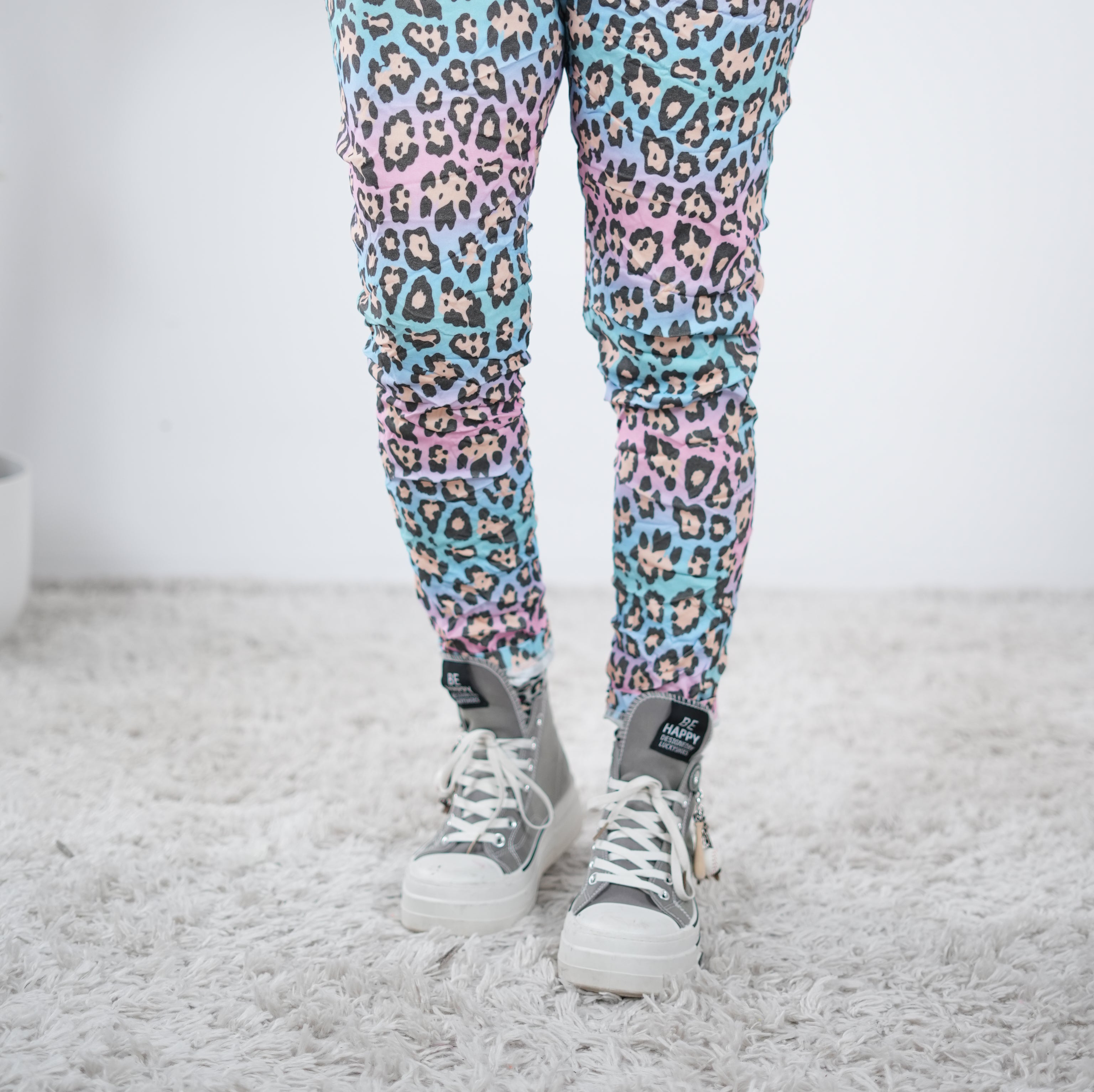 Bunte Jogpant im Leo Look One Size (ca Gr. 38-44) Pink Türkis Blau Schwarz