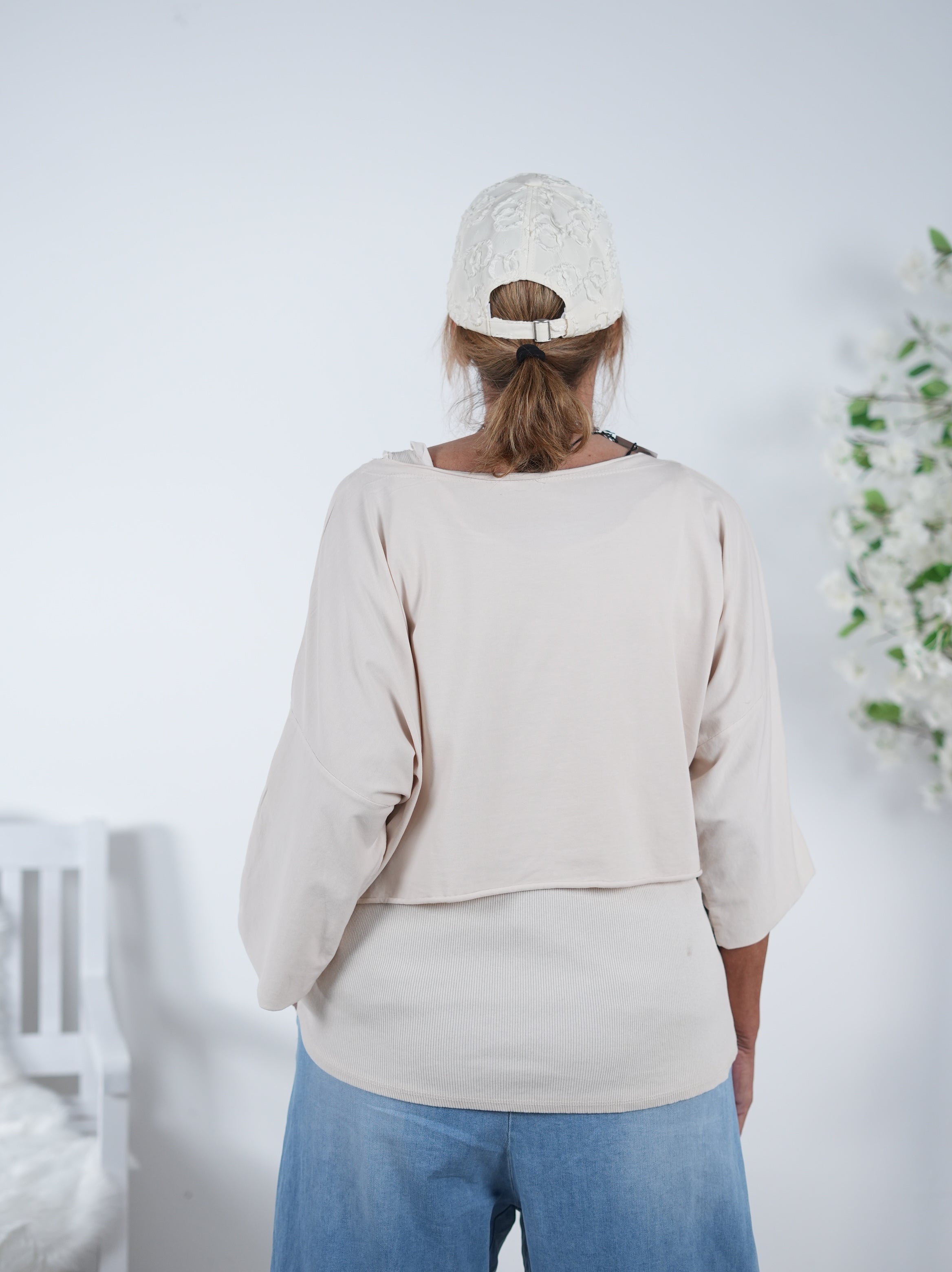 Crop Shirt im destroyed Look und Schriftzug