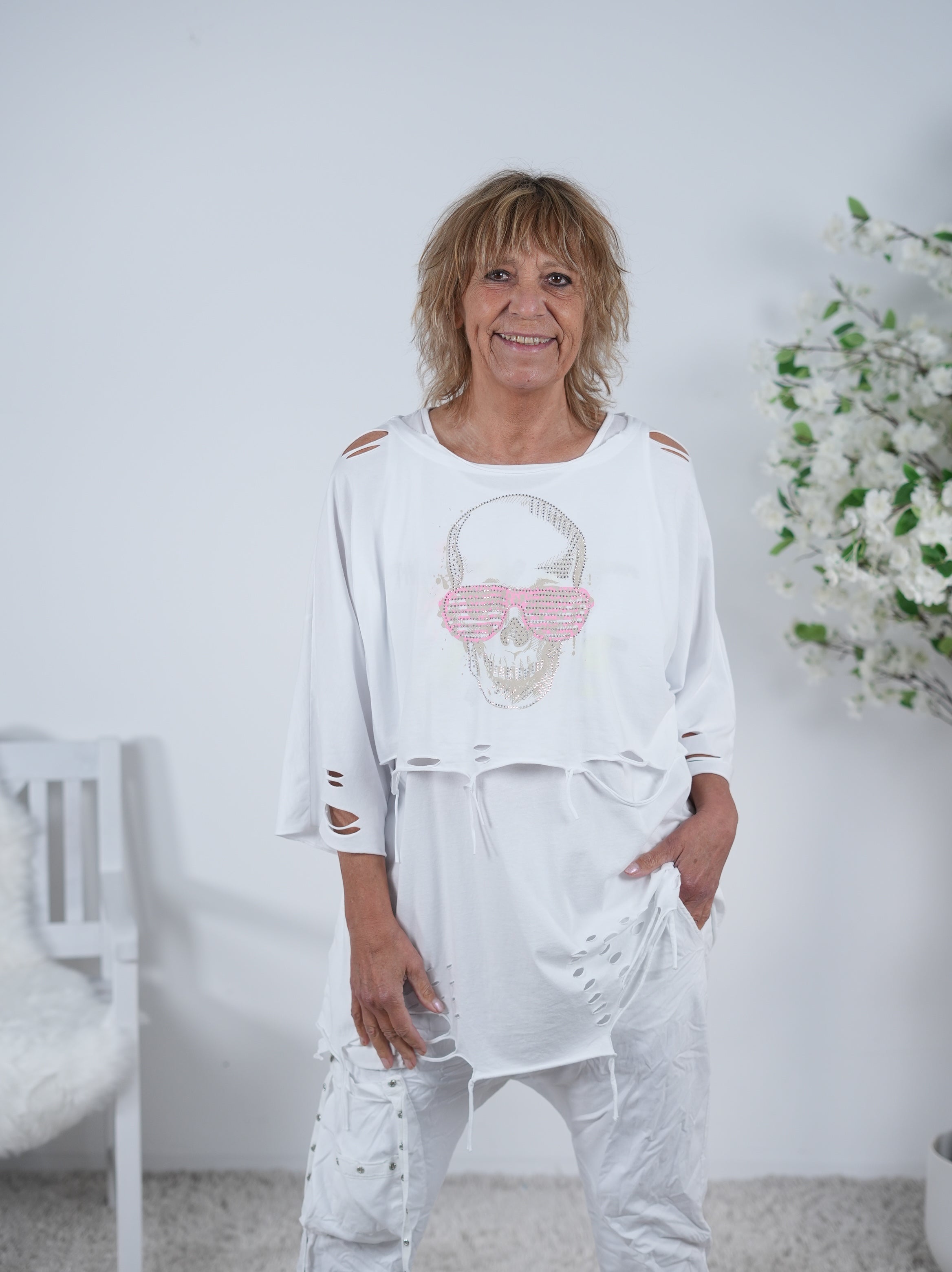 Crop Shirt mit Totenkopf Print und Strasssteinen Einheitsgröße (ca Gr. 38 "oversize"-42) Weiß