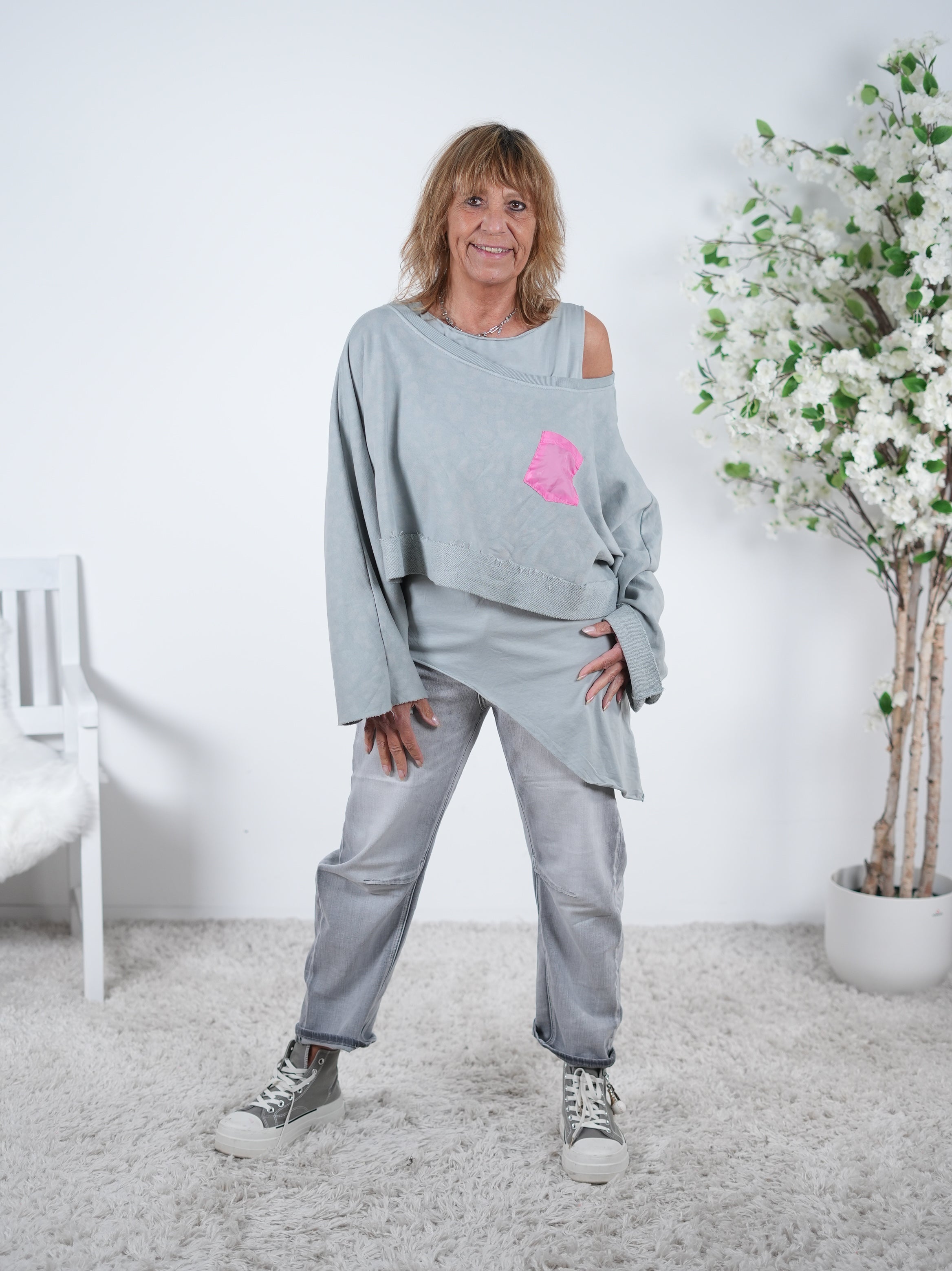 Crop Sweaty im Leo Look mit farbigem Patch