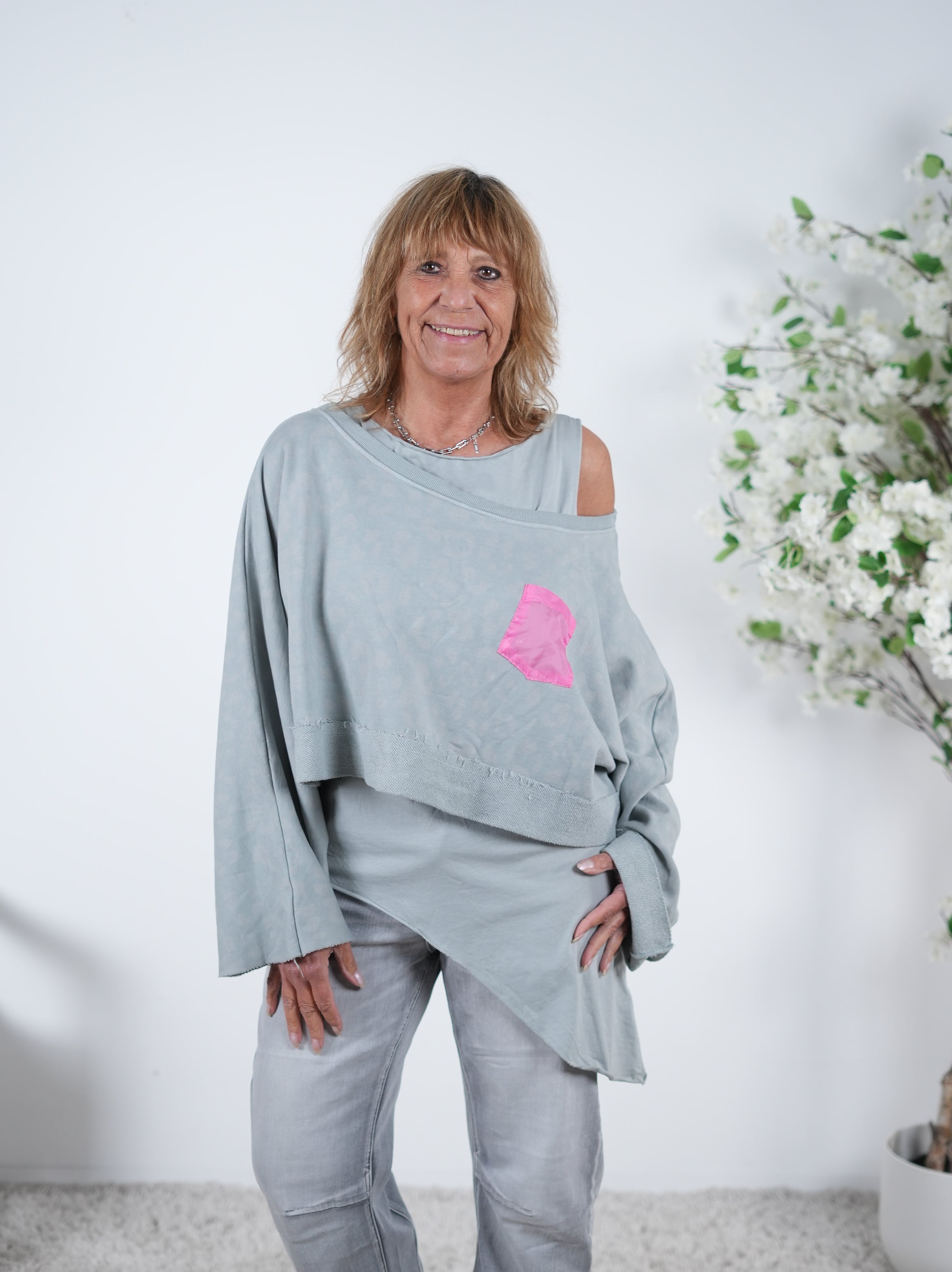 Crop Sweaty im Leo Look mit farbigem Patch One Size (ca bis Gr. 46) Grau