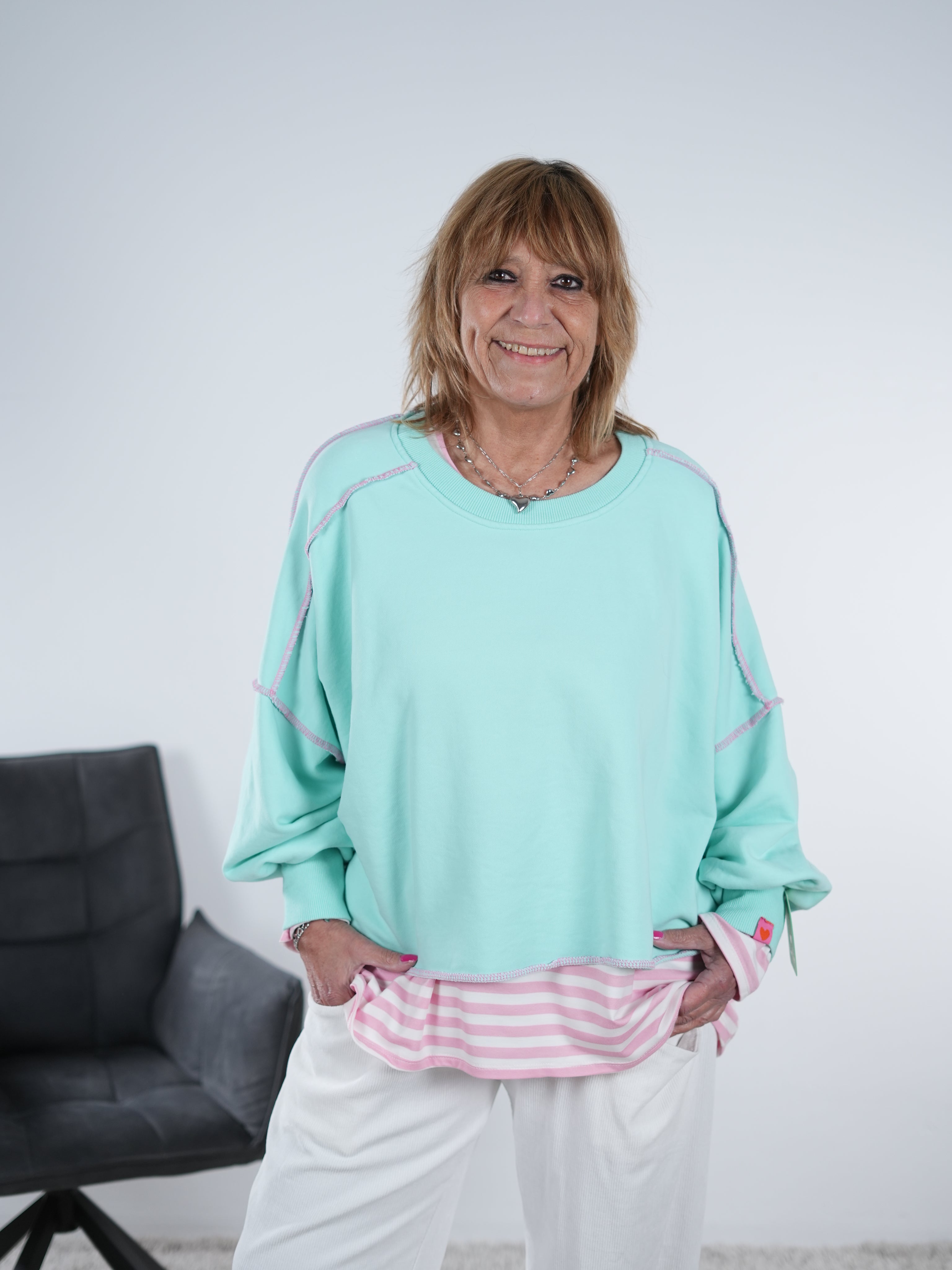 Crop Sweaty mit bunten Außennähten One Size (ca Größe 38-44) Türkis