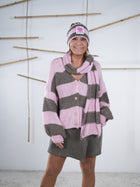 Gestreifte Strickjacke mit süßen Knöpfen