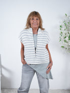 Gestreifte Strick-Weste mit Reißverschluss
