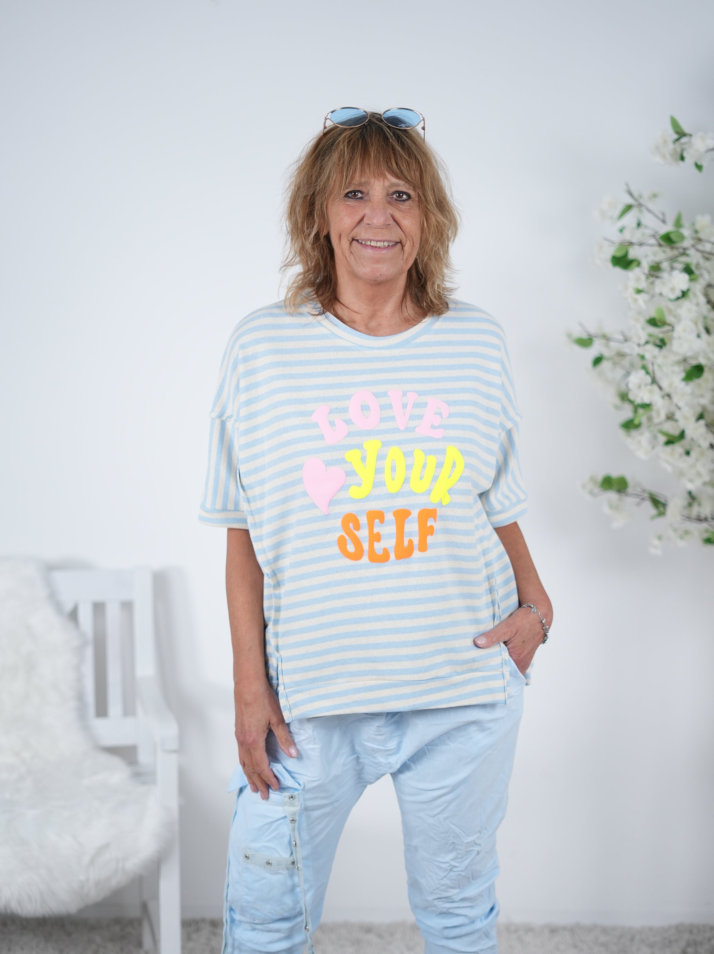 gestreiftes Shirt mit überschnittenem Arm und Schriftzug One Size (ca Gr. 40 "oversize"-44) Blau