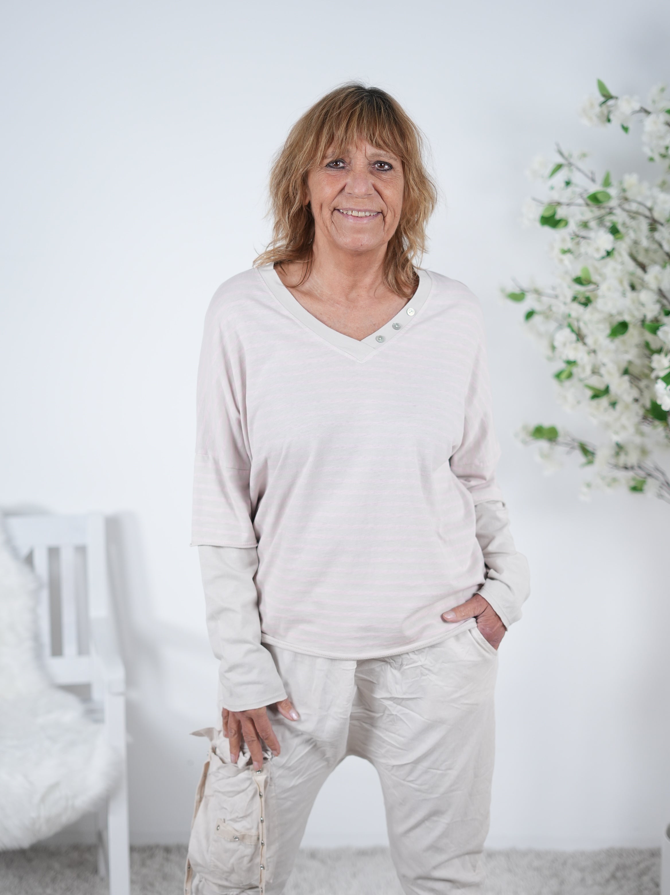 gestreiftes Shirt mit V-Ausschnitt One Size (ca Gr. 38-42) Beige