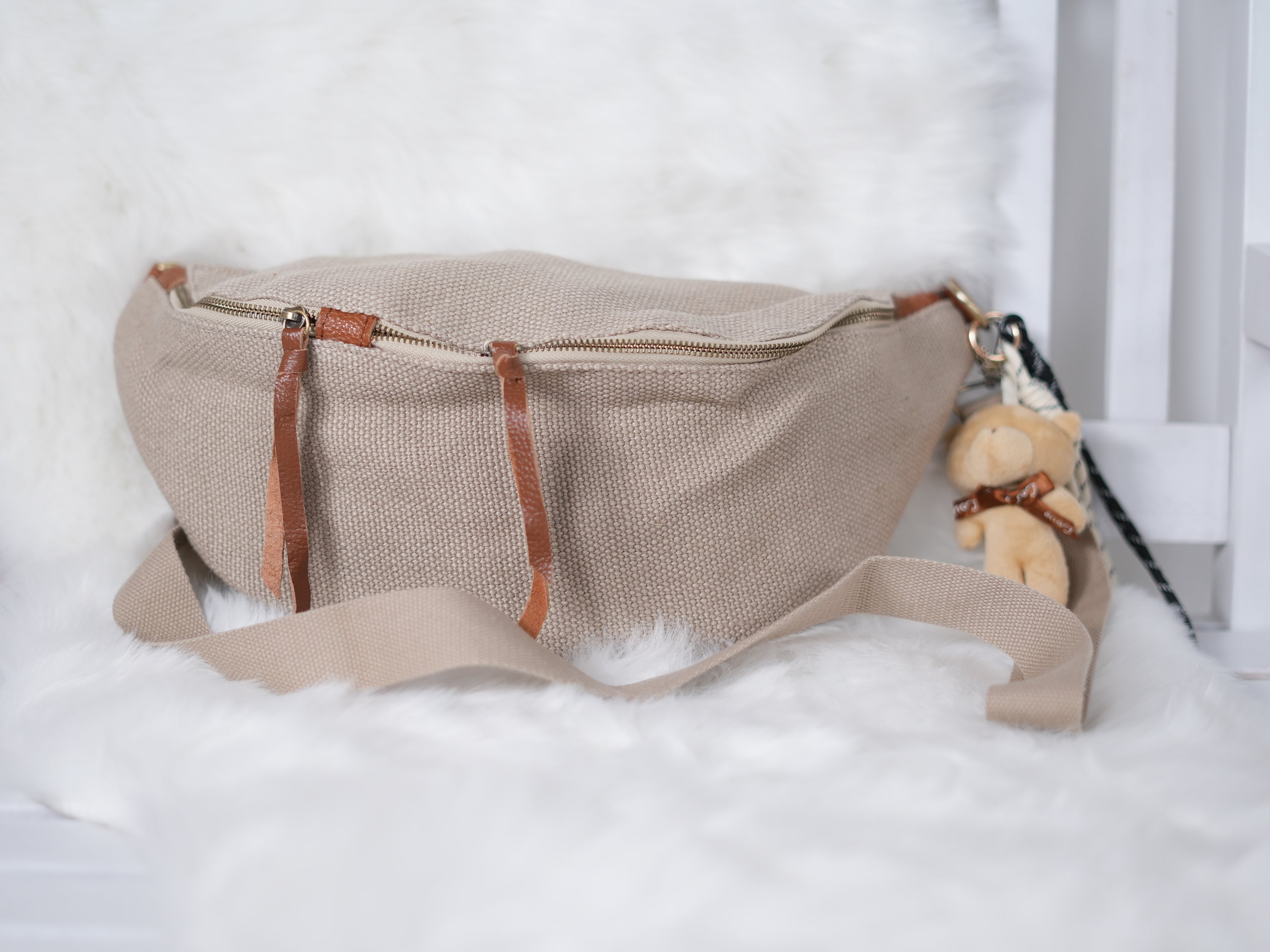 Große Crossbag mit Plüschtier