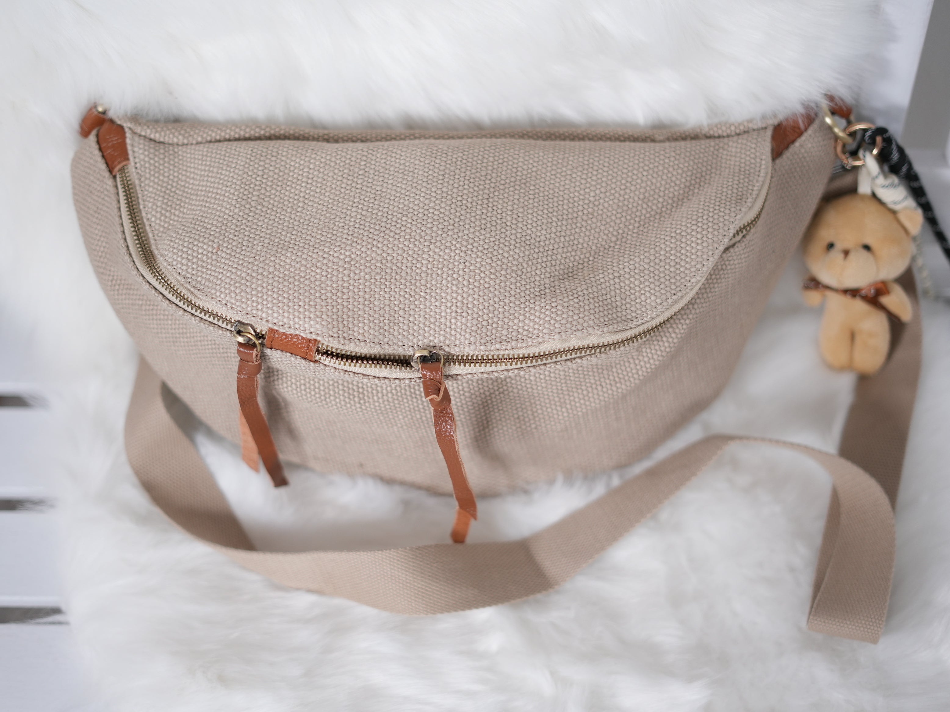 Große Crossbag mit Plüschtier