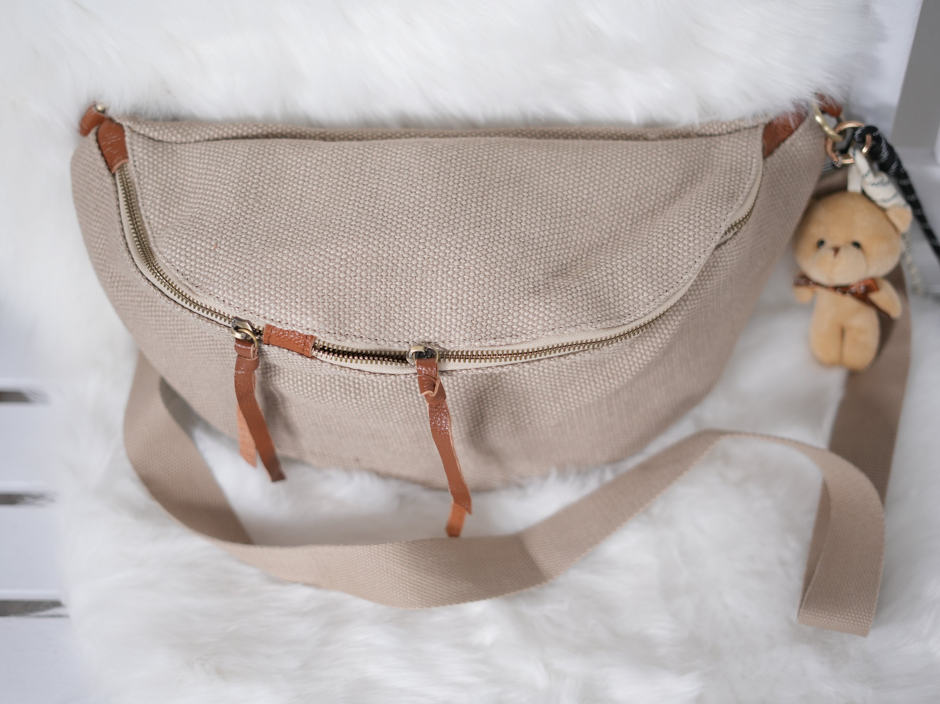 Große Crossbag mit Plüschtier