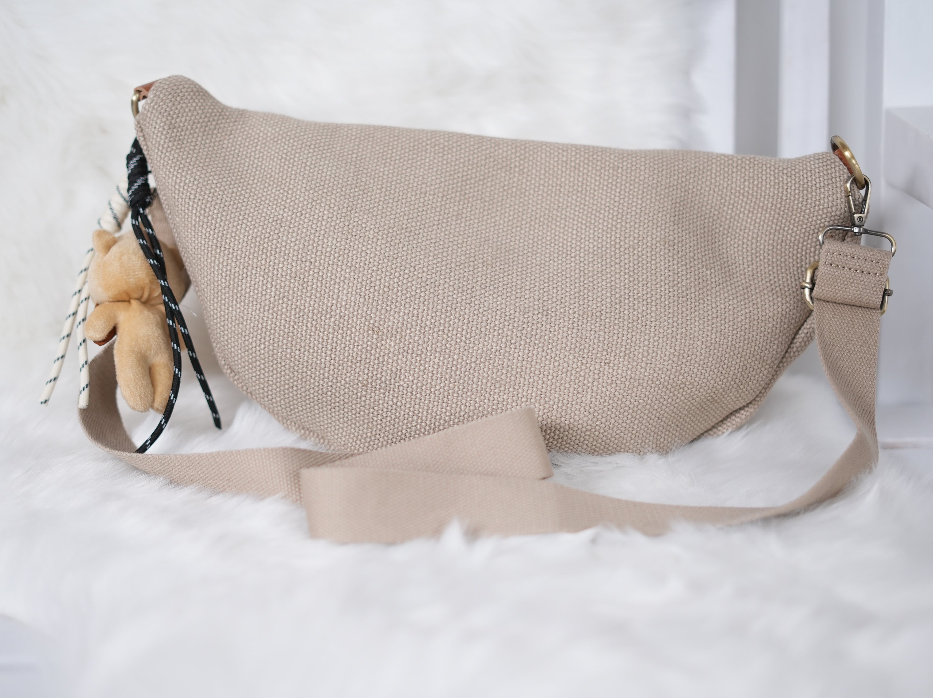 Große Crossbag mit Plüschtier