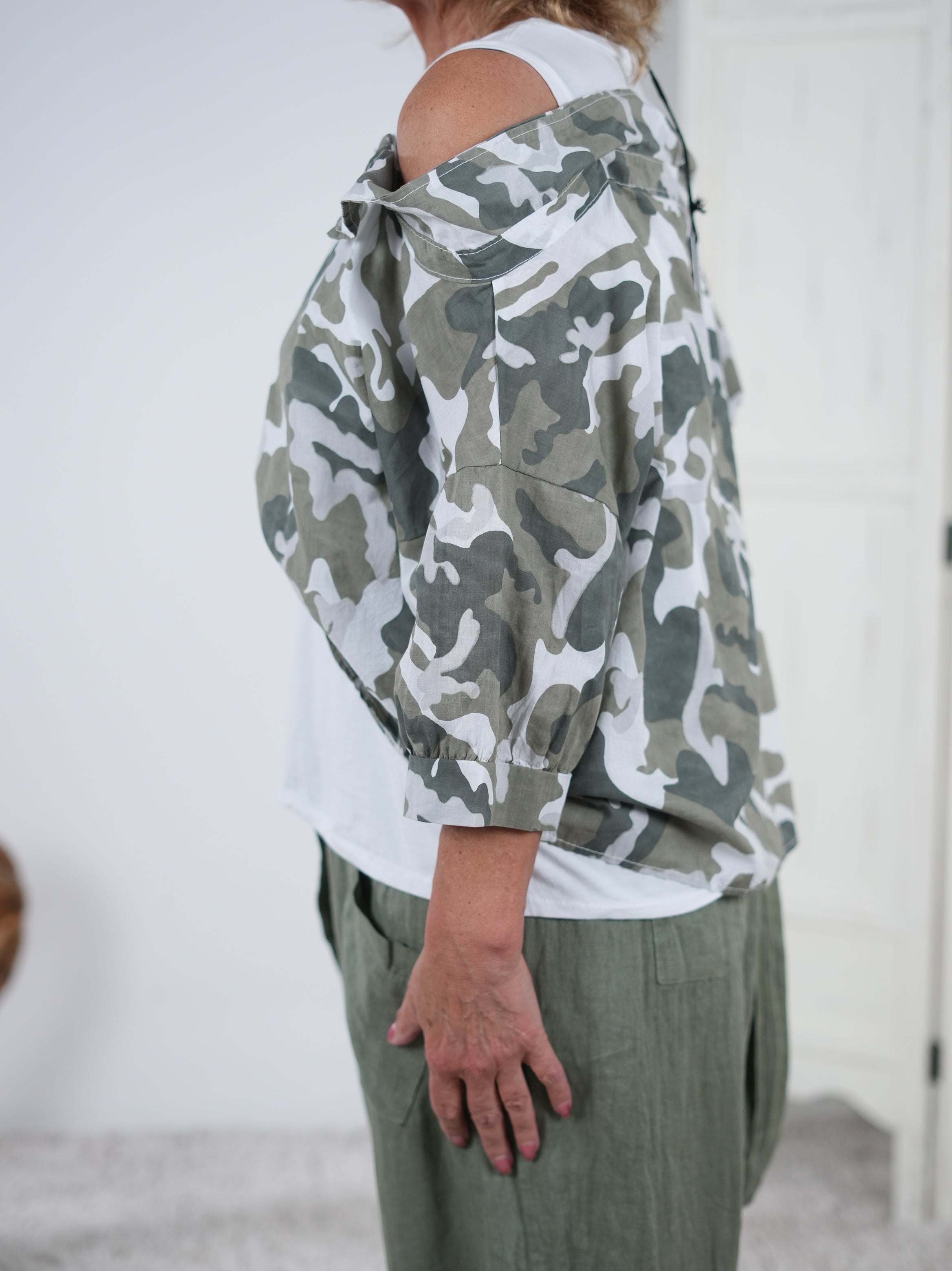 Hingucker Bluse im ausgefallenem Schnitt in Camouflage