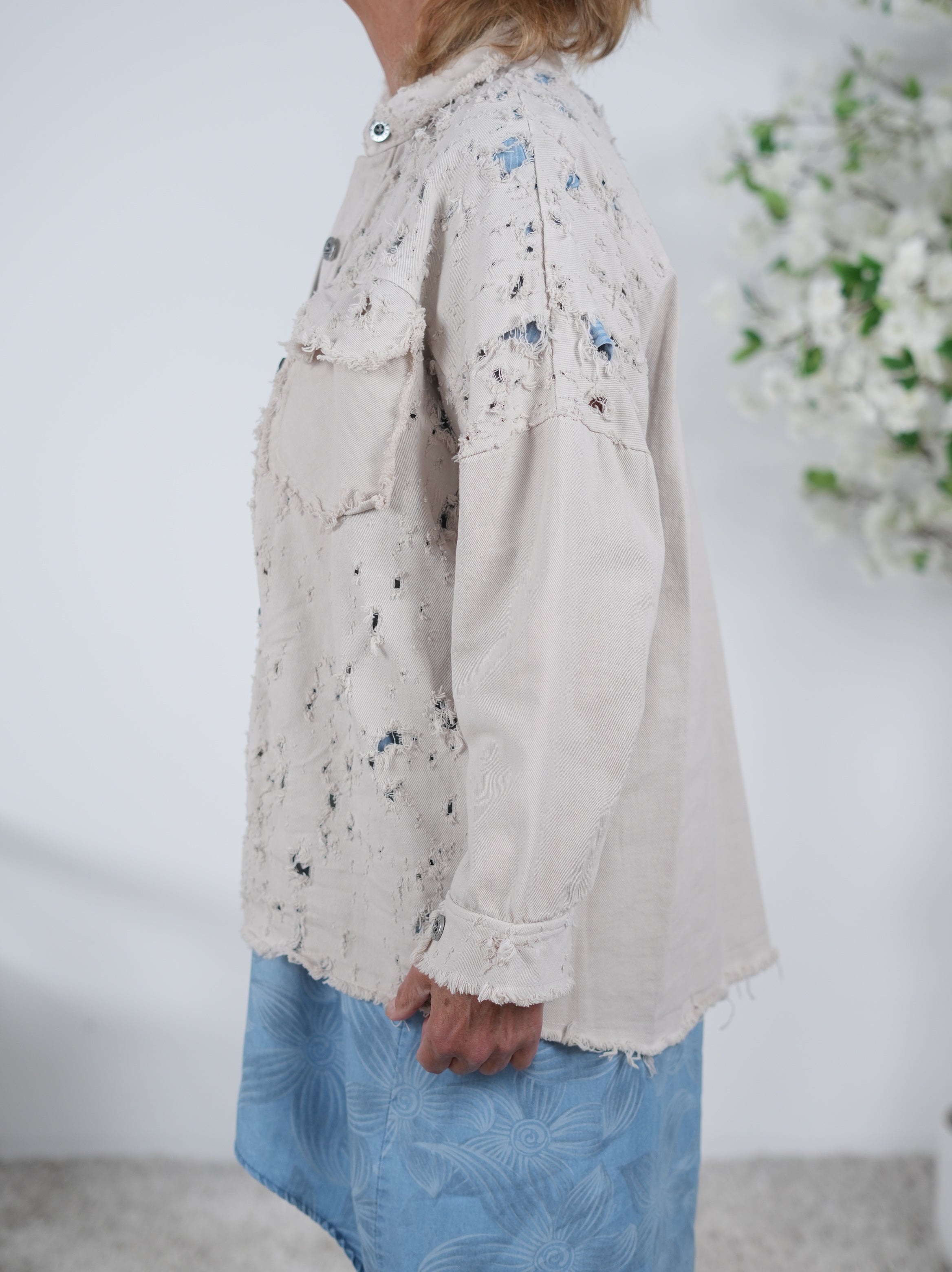 Jeans Hemd im destroyed Look, beige