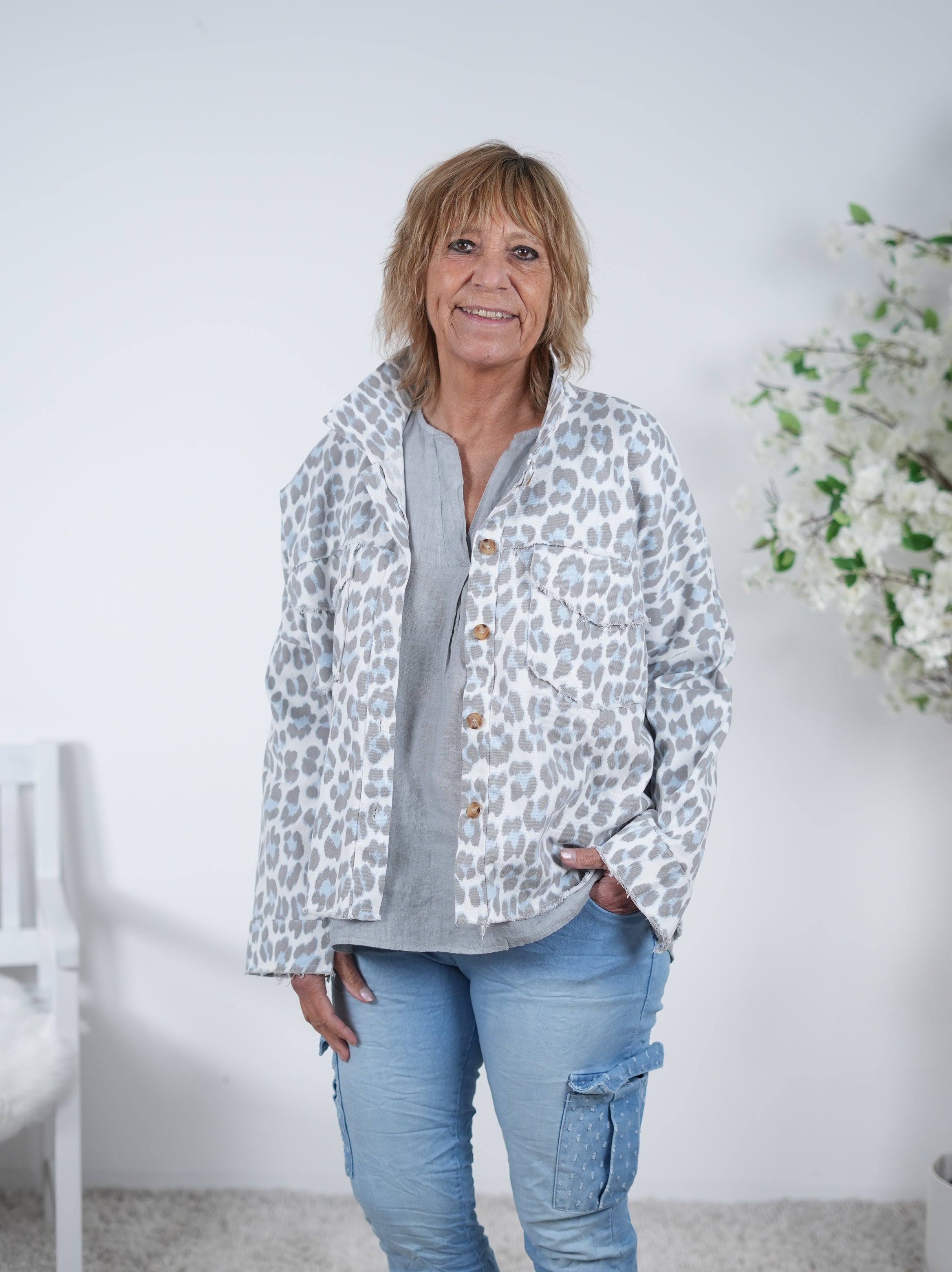 Jeans Jacke im Leo Look