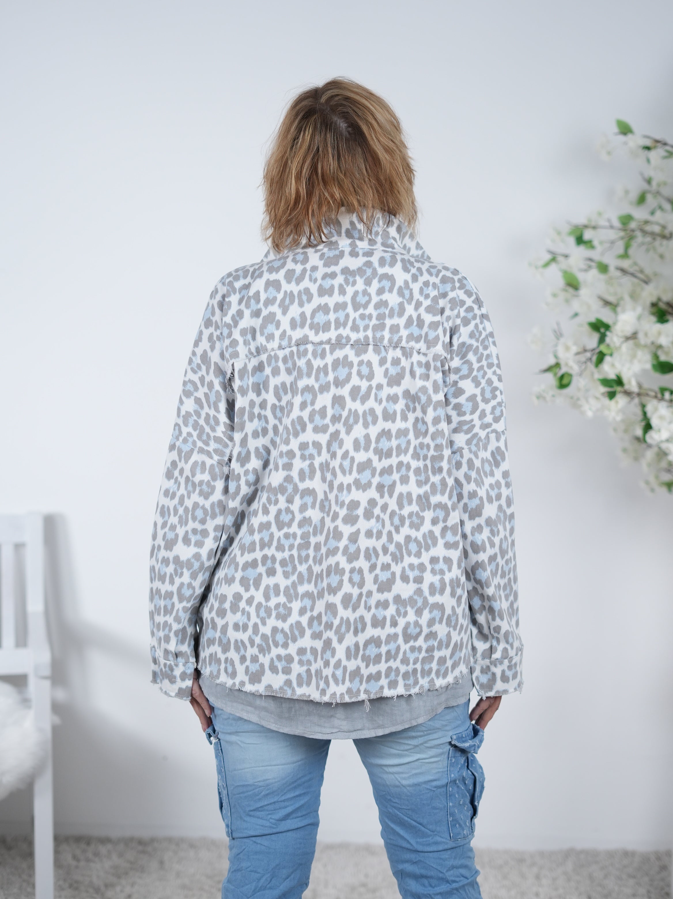 Jeans Jacke im Leo Look