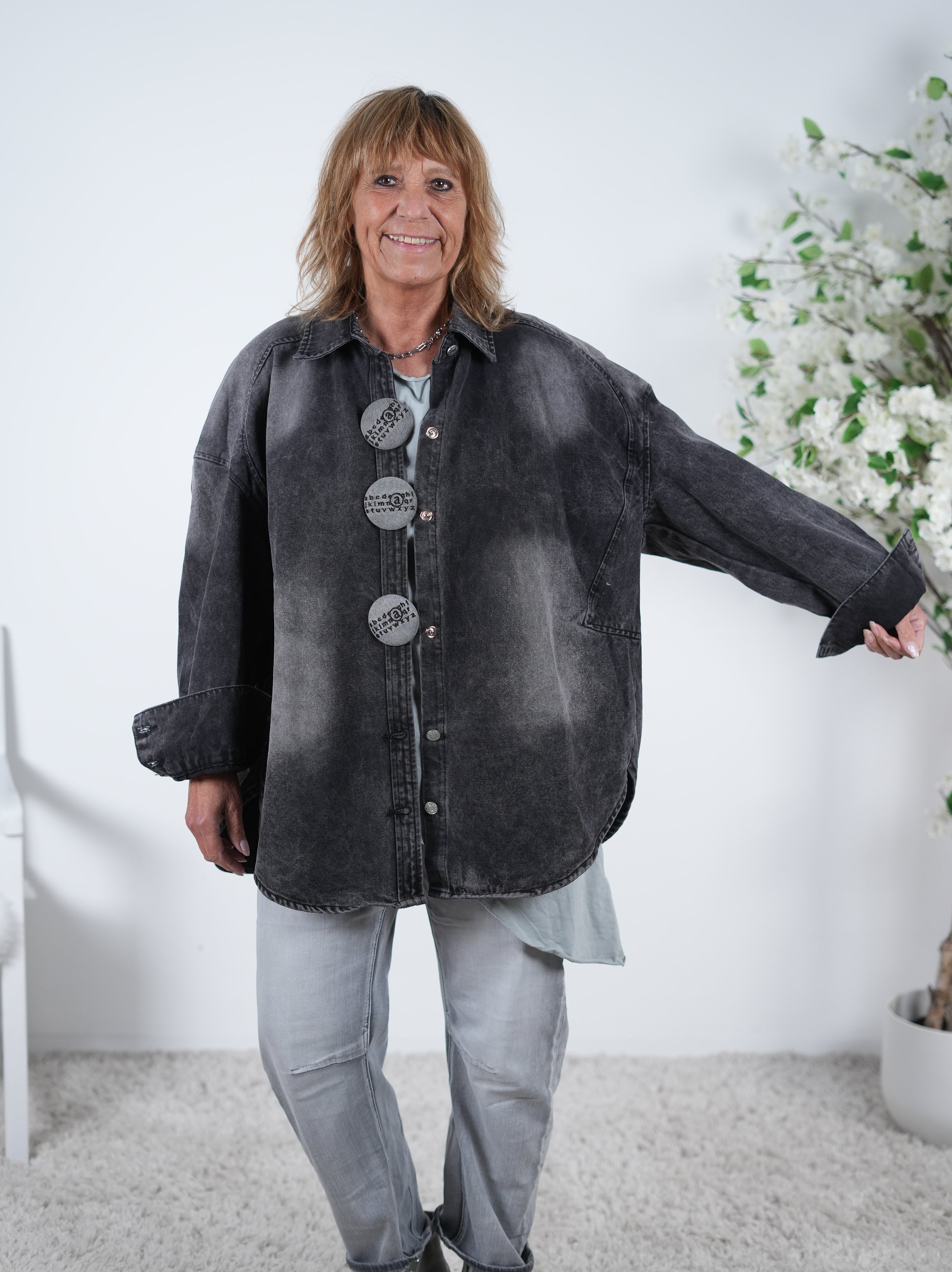 Jeans Jacke mit großen Knöpfen