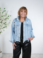 Jeans Jacke mit Nieten verziert