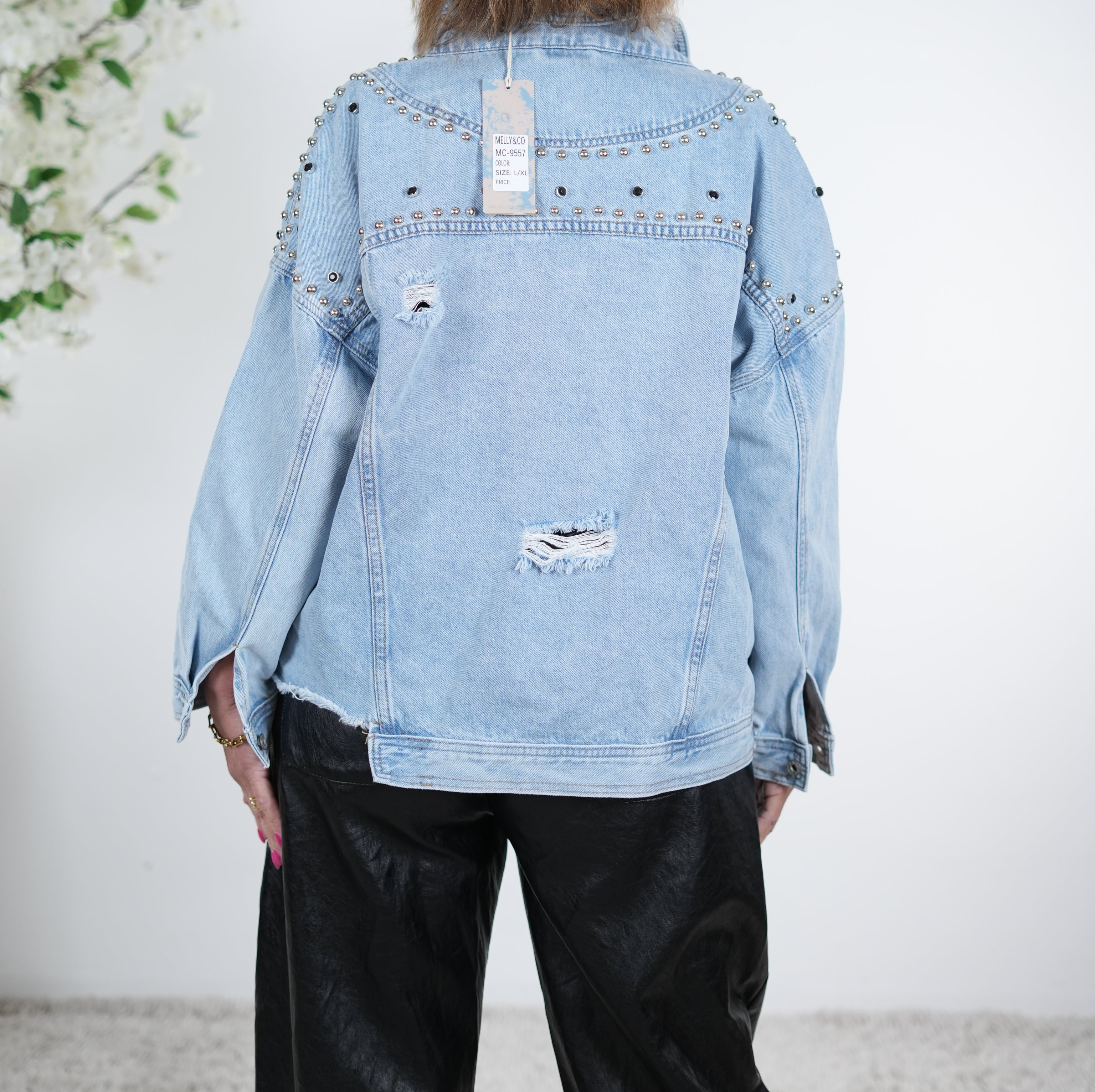 Jeans Jacke mit Nieten verziert