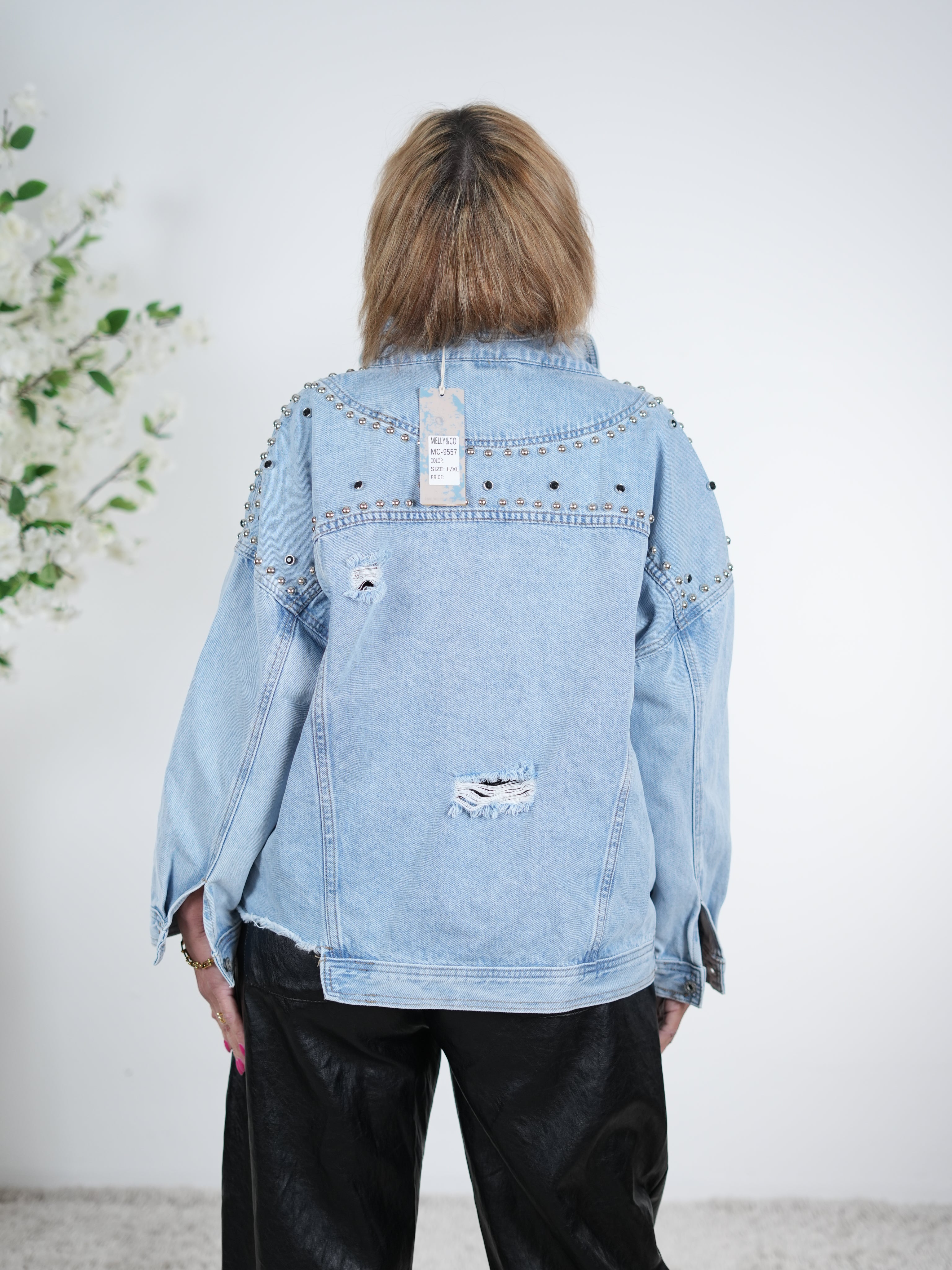 Jeans Jacke mit Nieten verziert