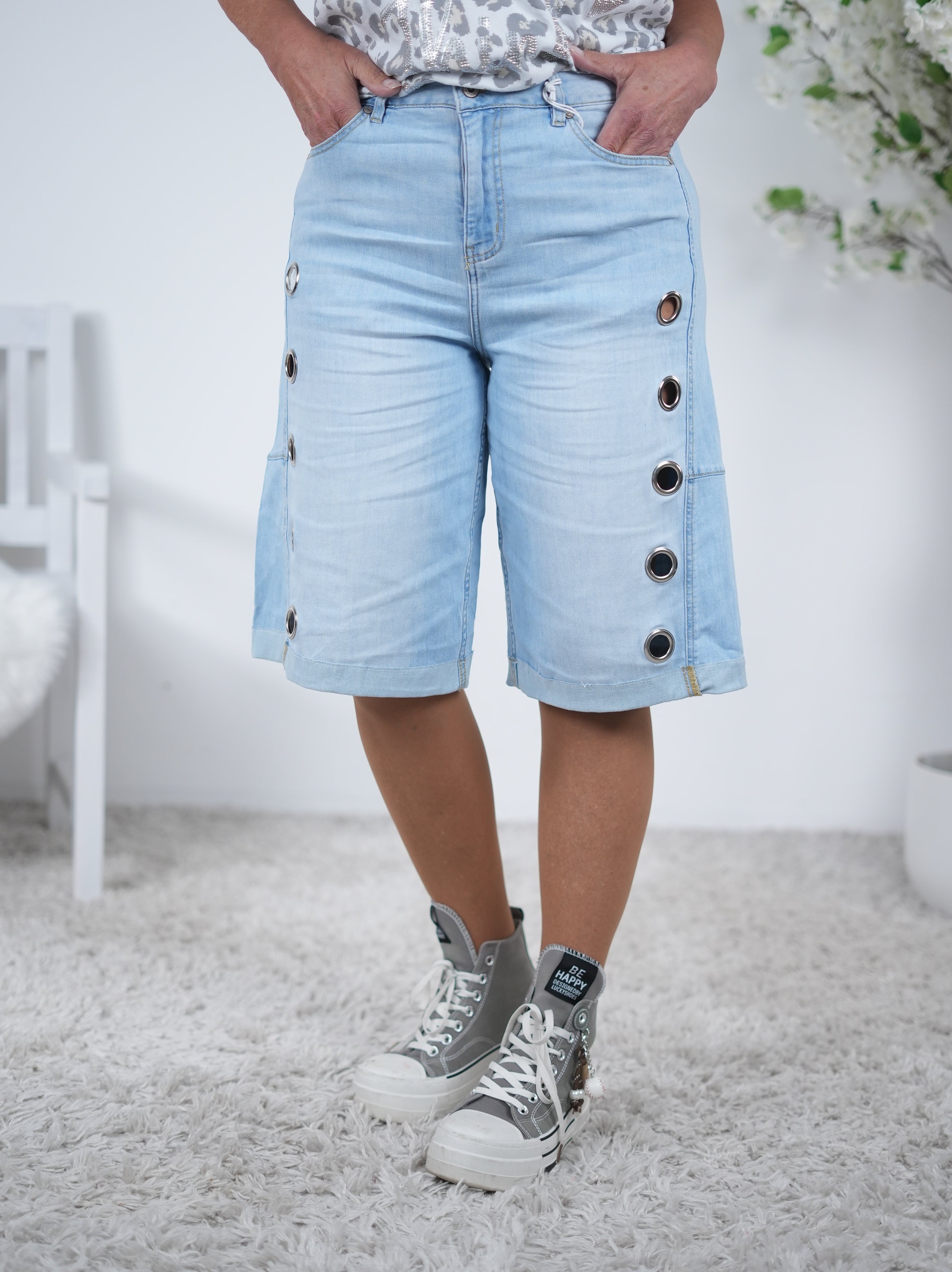 Jeans Shorts mit Ösen